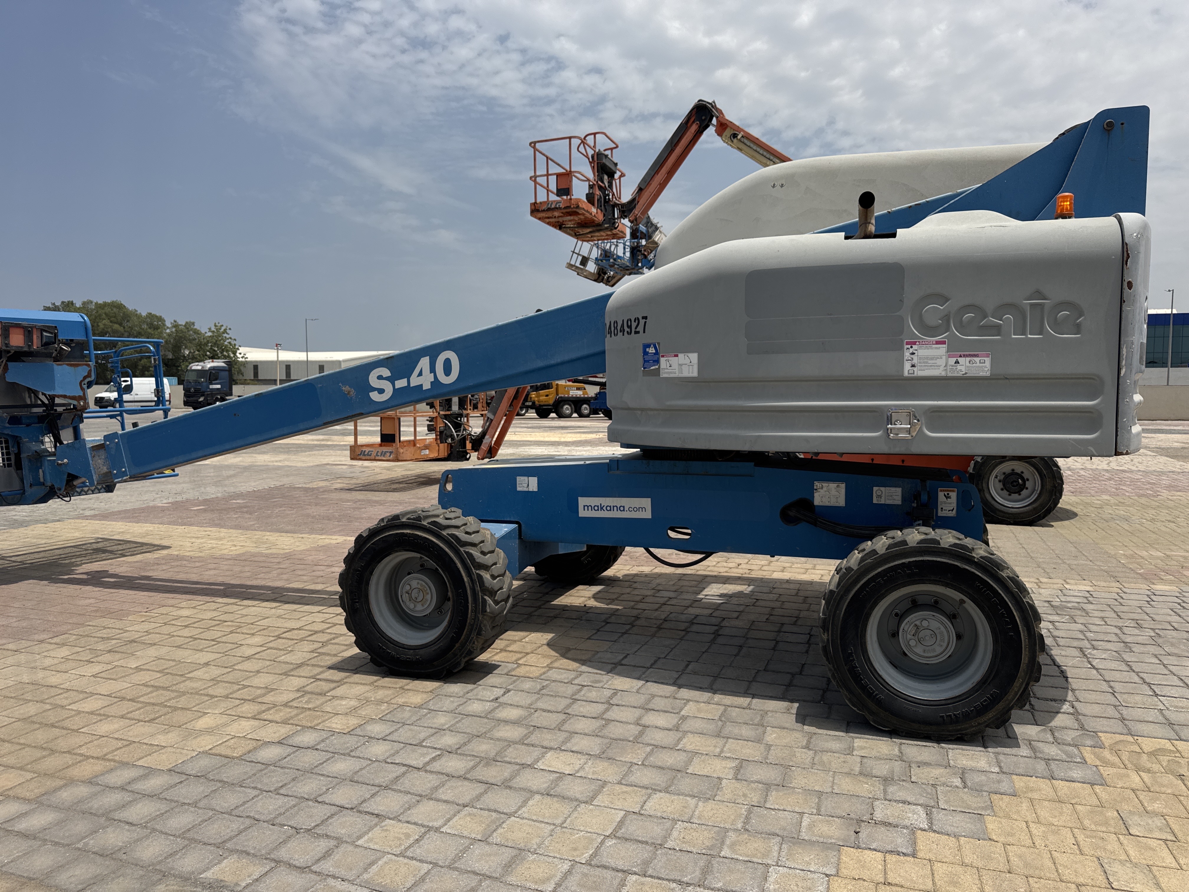 BLA-014-Genie-S-40-Boom-lifts-inspection-Structure-Paint-1