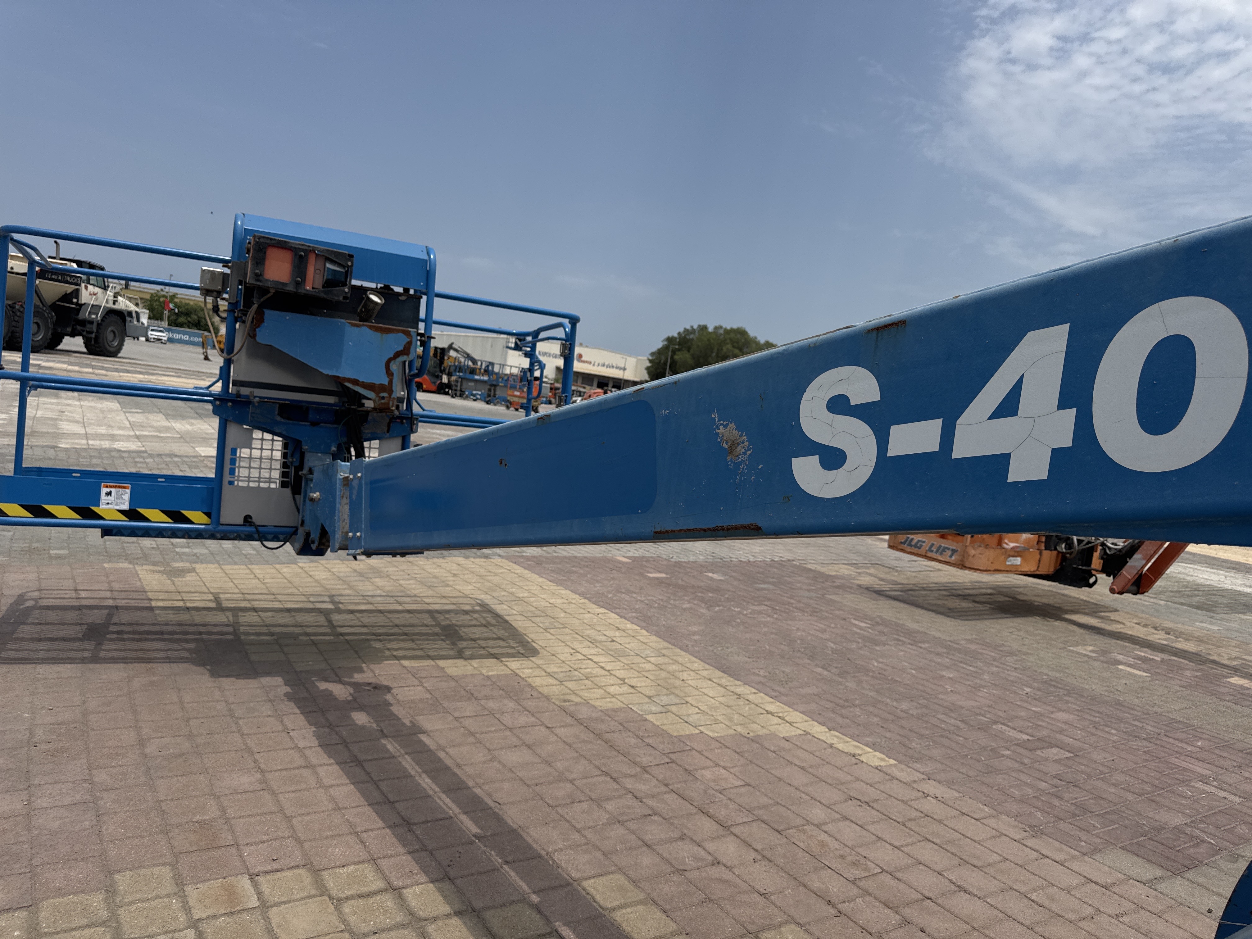 BLA-014-Genie-S-40-Boom-lifts-inspection-Structure-Paint-1