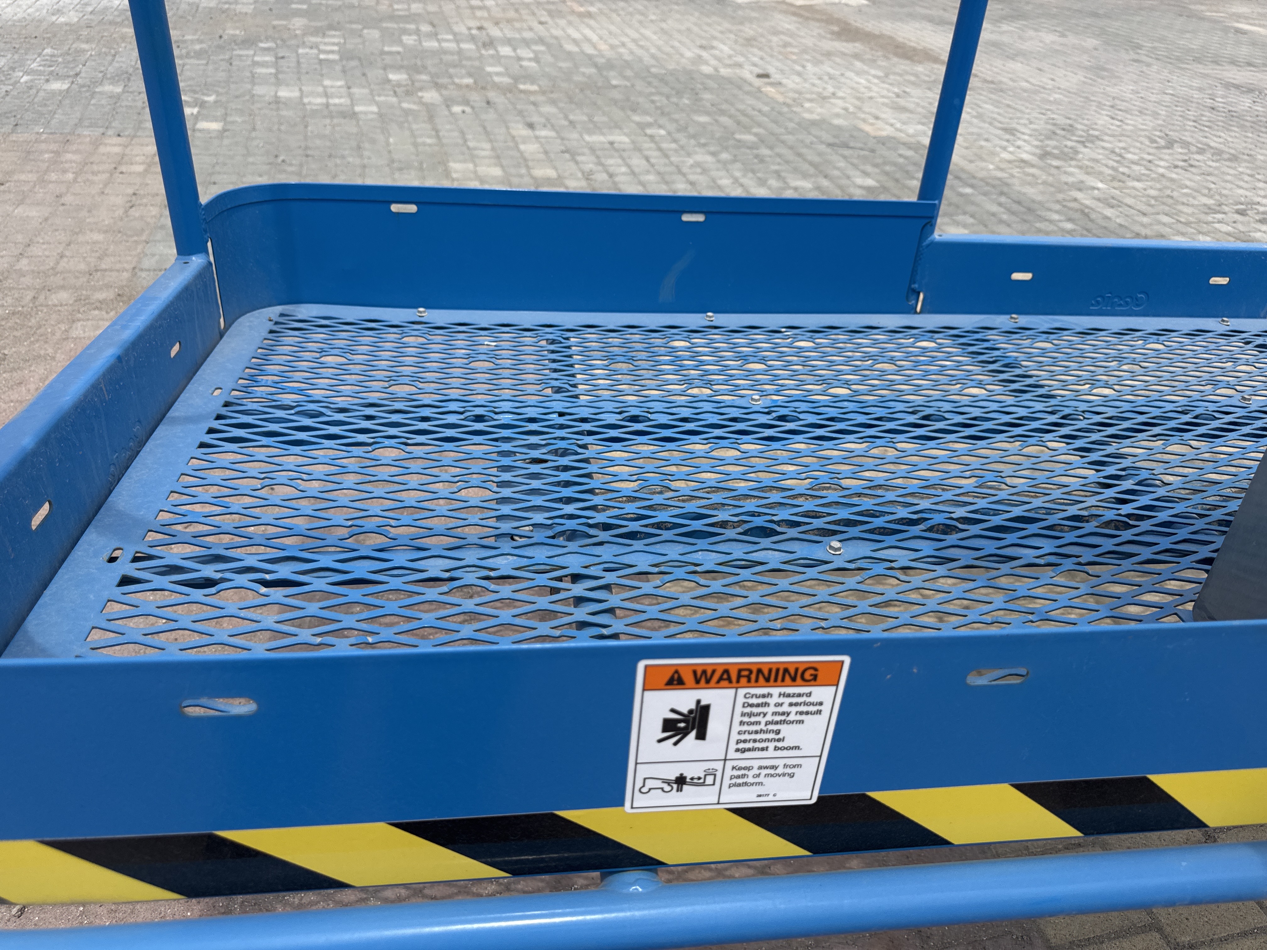 BLA-014-Genie-S-40-Boom-lifts-inspection-Structure-Sheet-metal-(fiberglass)-1
