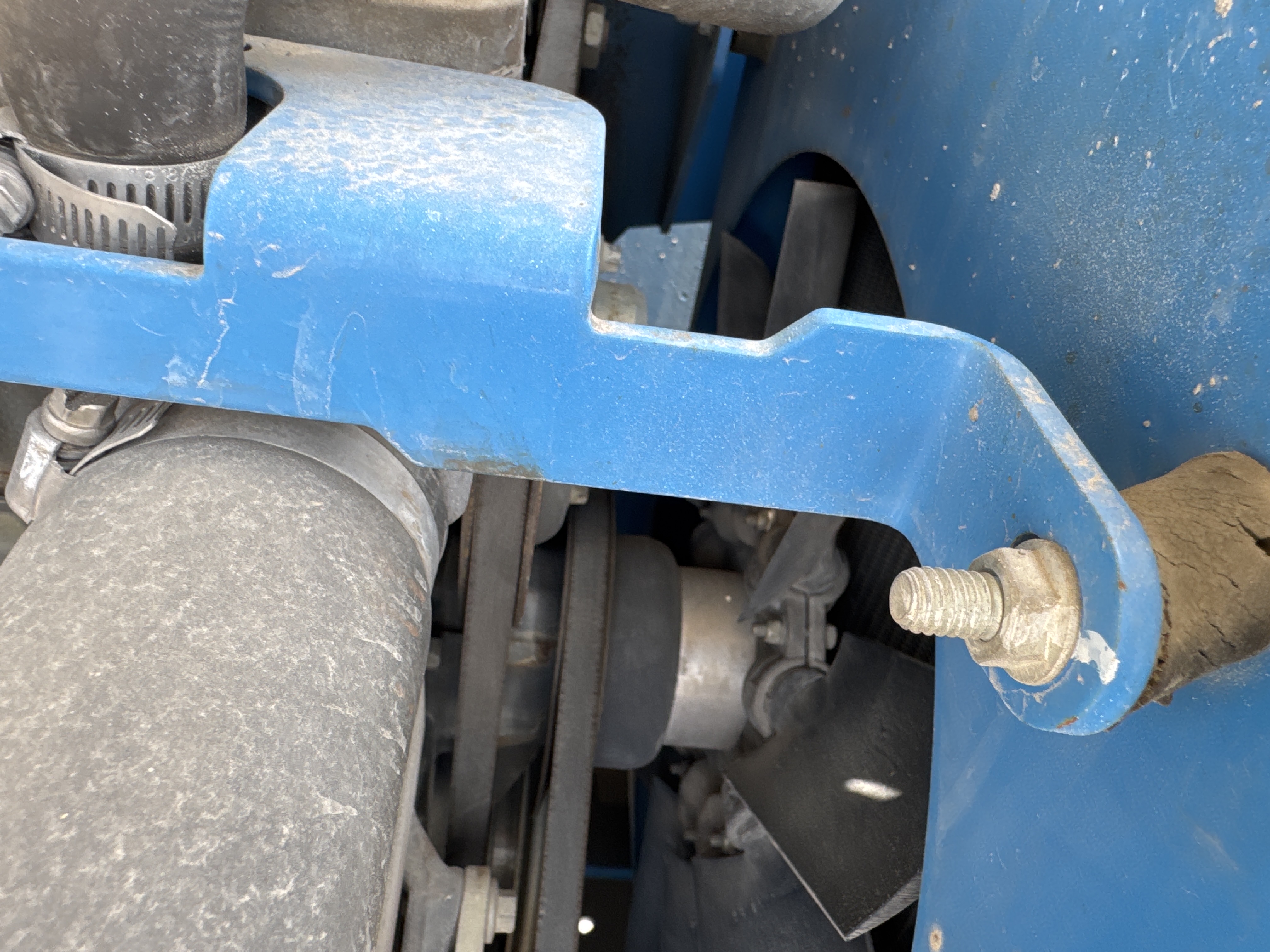 BLA-014-Genie-S-40-Boom-lifts-inspection-Engine-Belts-1