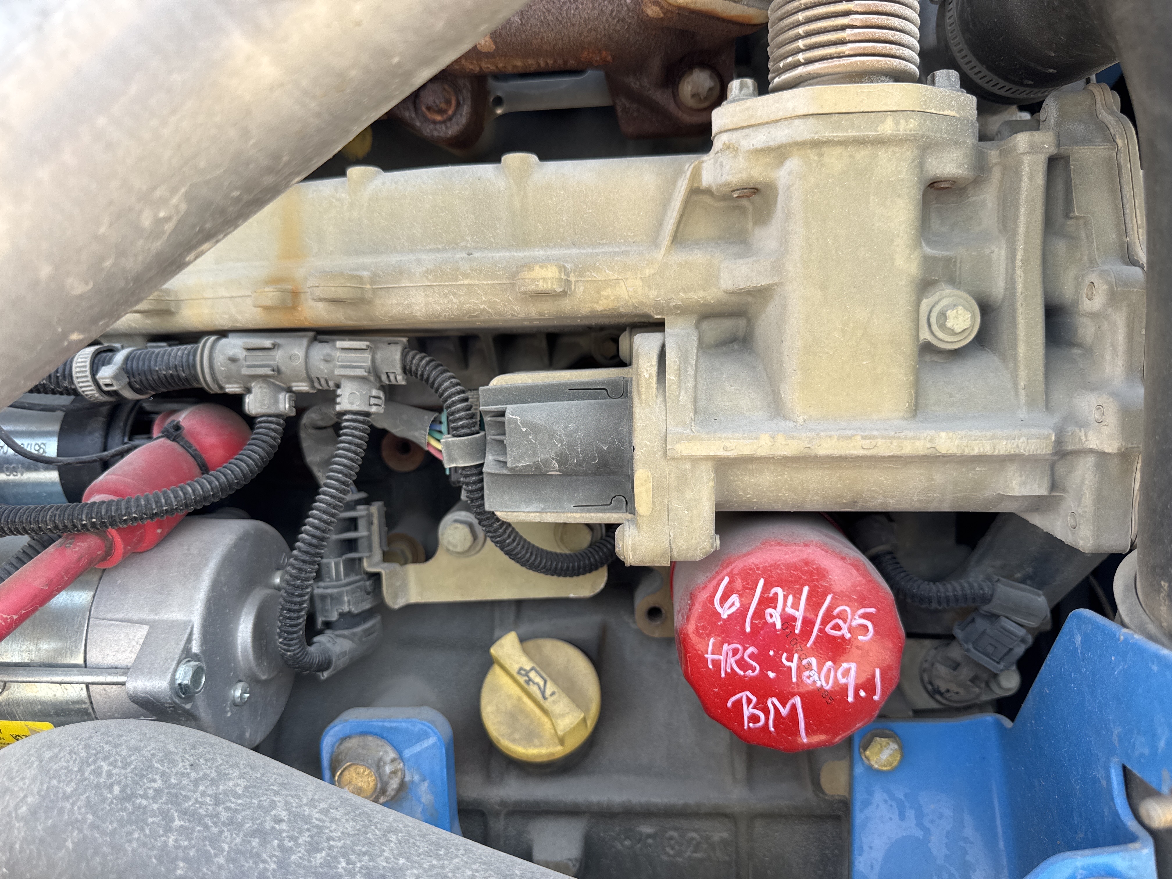 BLA-014-Genie-S-40-Boom-lifts-inspection-Engine-Engine-oil-leaks-1