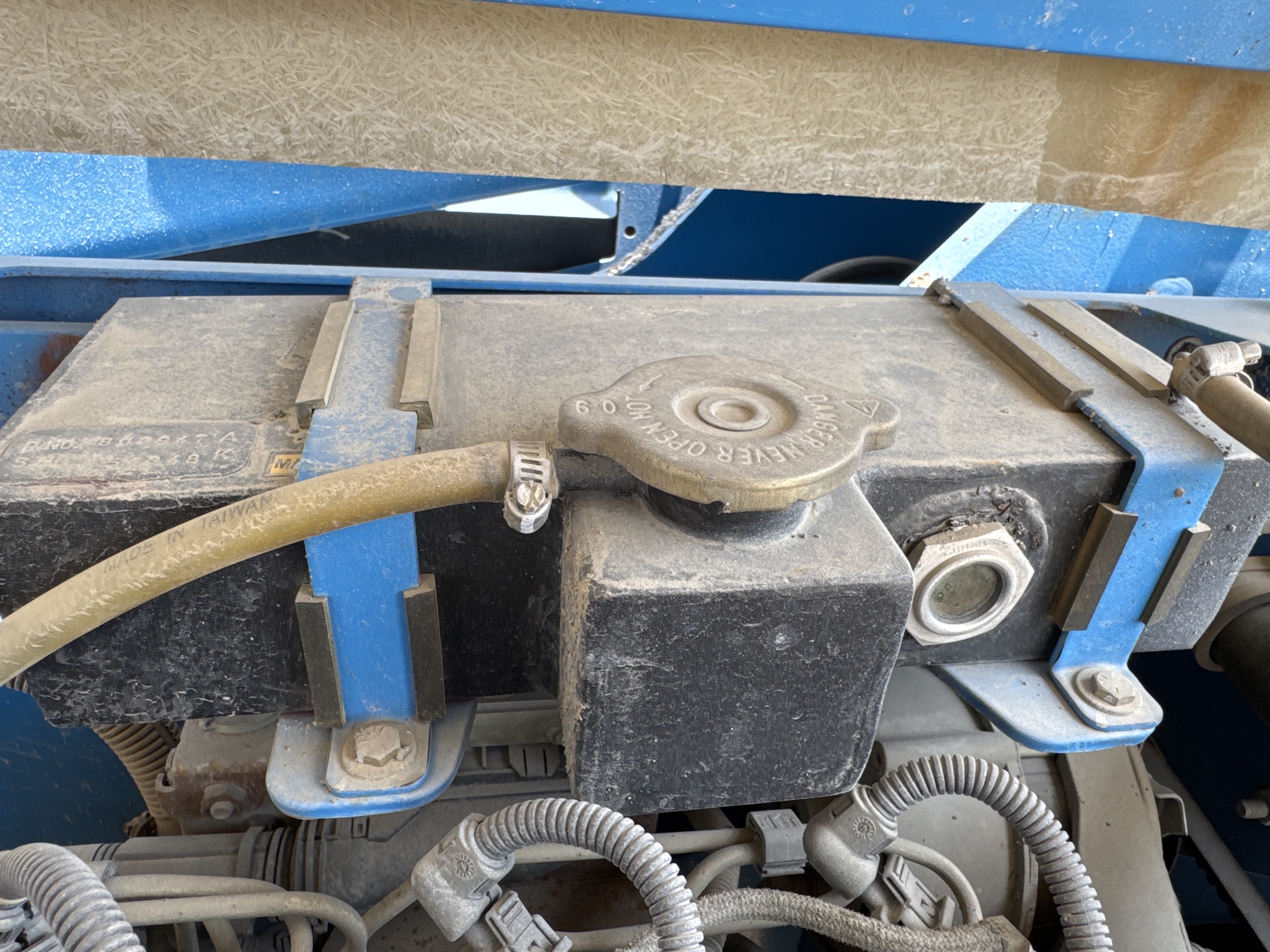 BLA-014-Genie-S-40-Boom-lifts-inspection-Engine-Radiator,-condenser,-intercooler,-hydraulic-cooler-1