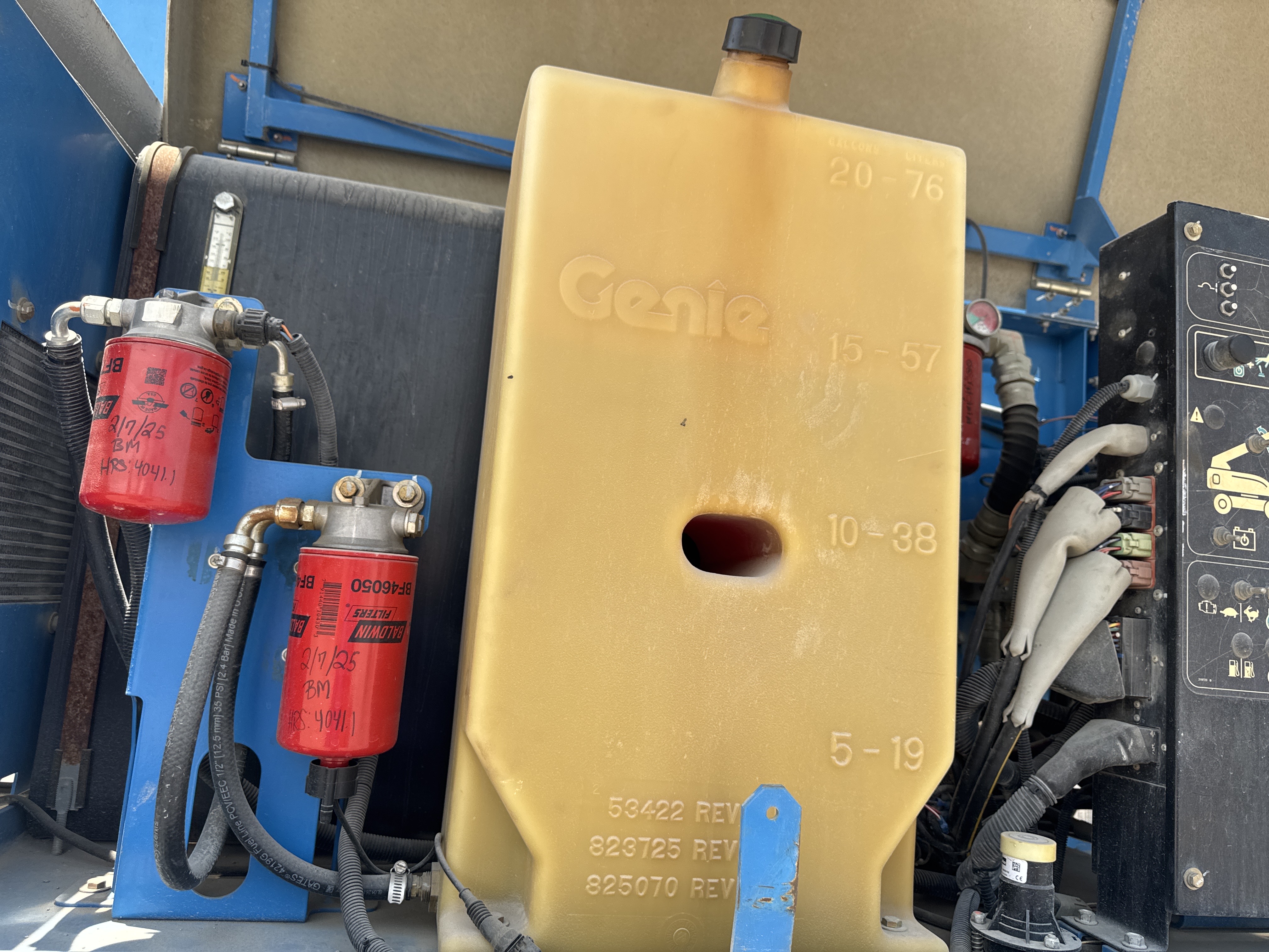 BLA-014-Genie-S-40-Boom-lifts-inspection-Engine-Fuel-tank-1