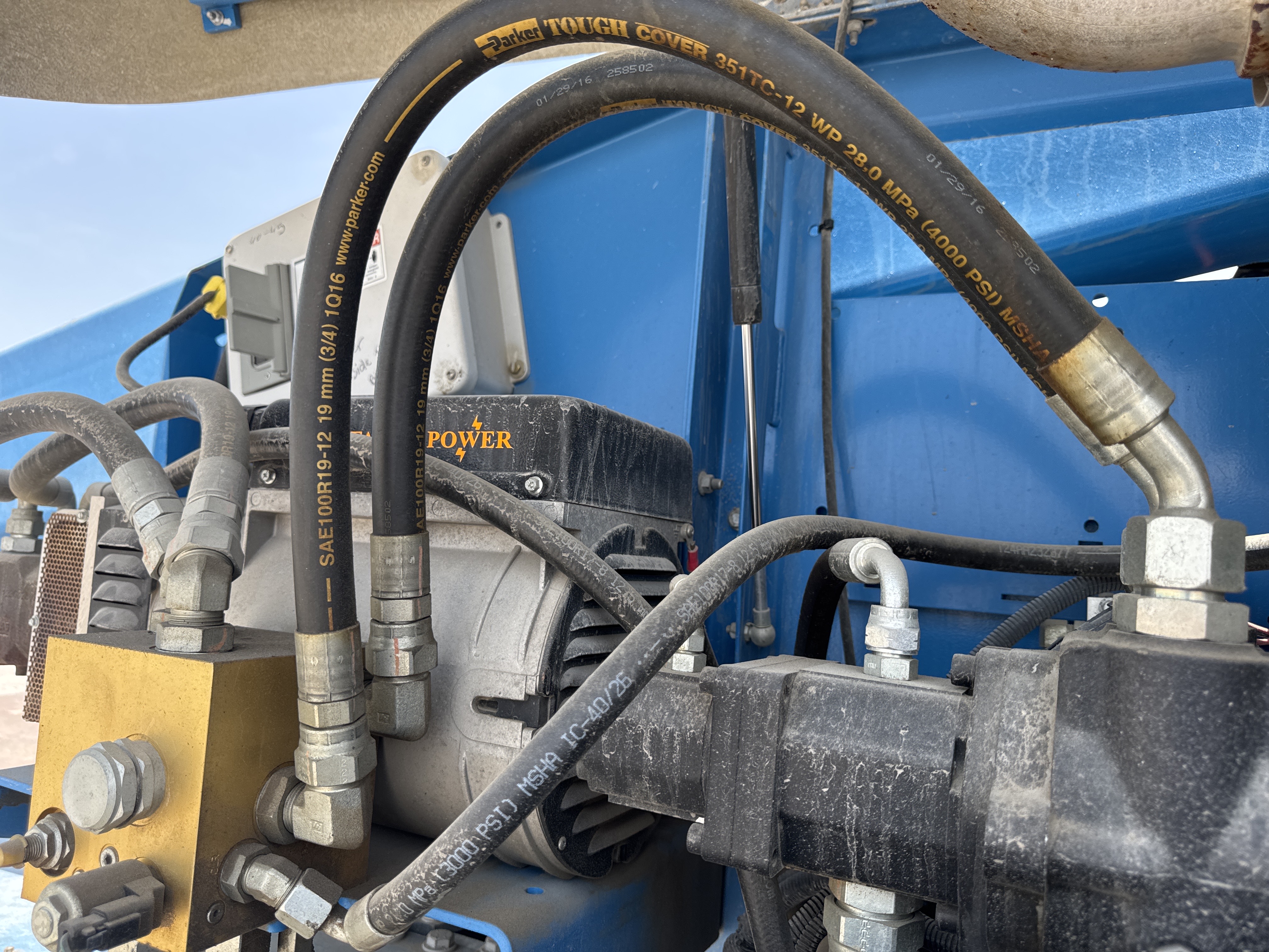 BLA-014-Genie-S-40-Boom-lifts-inspection-Engine-Hoses-1