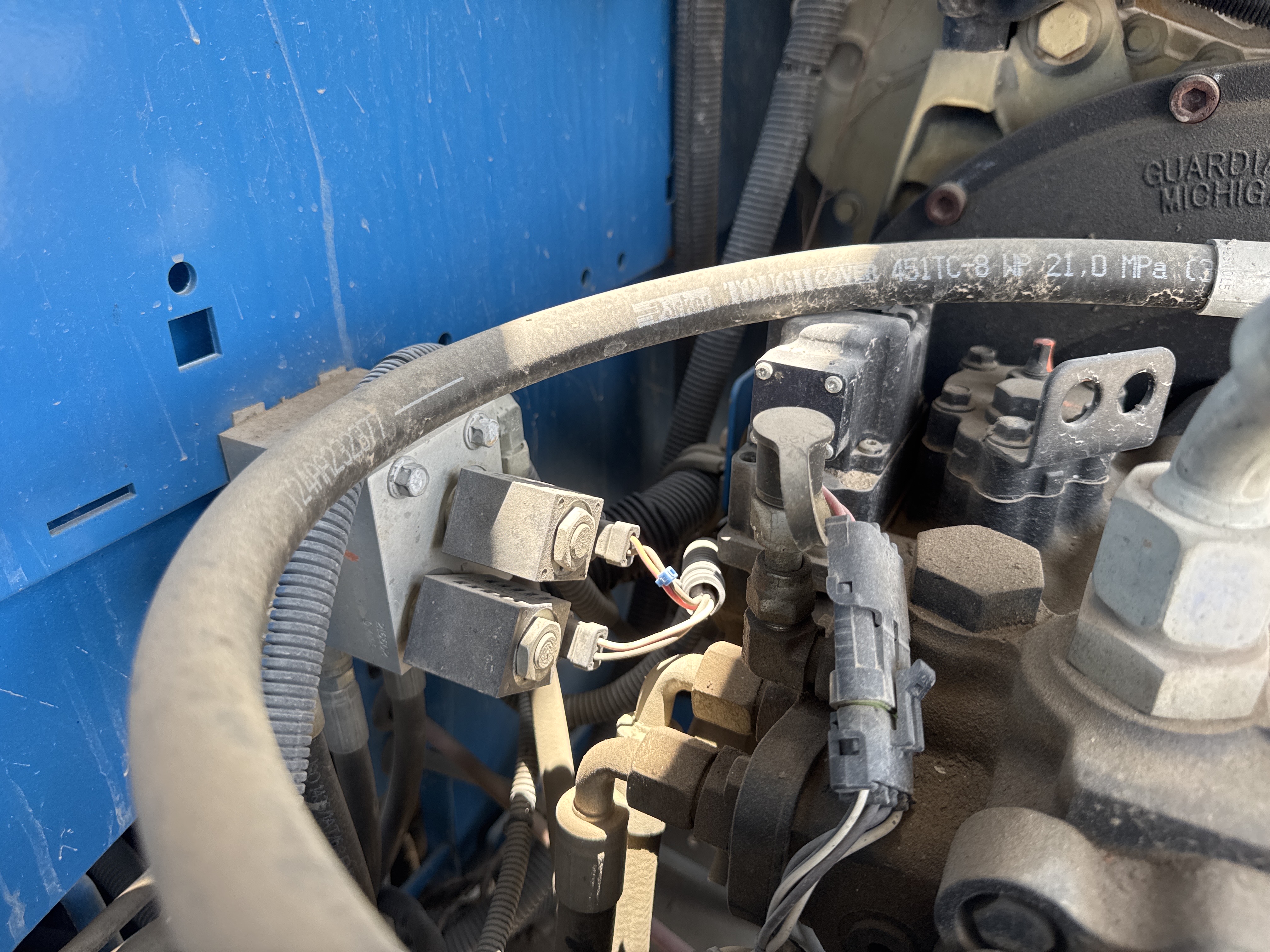 BLA-014-Genie-S-40-Boom-lifts-inspection-Hydraulics-Wiring-harness-1