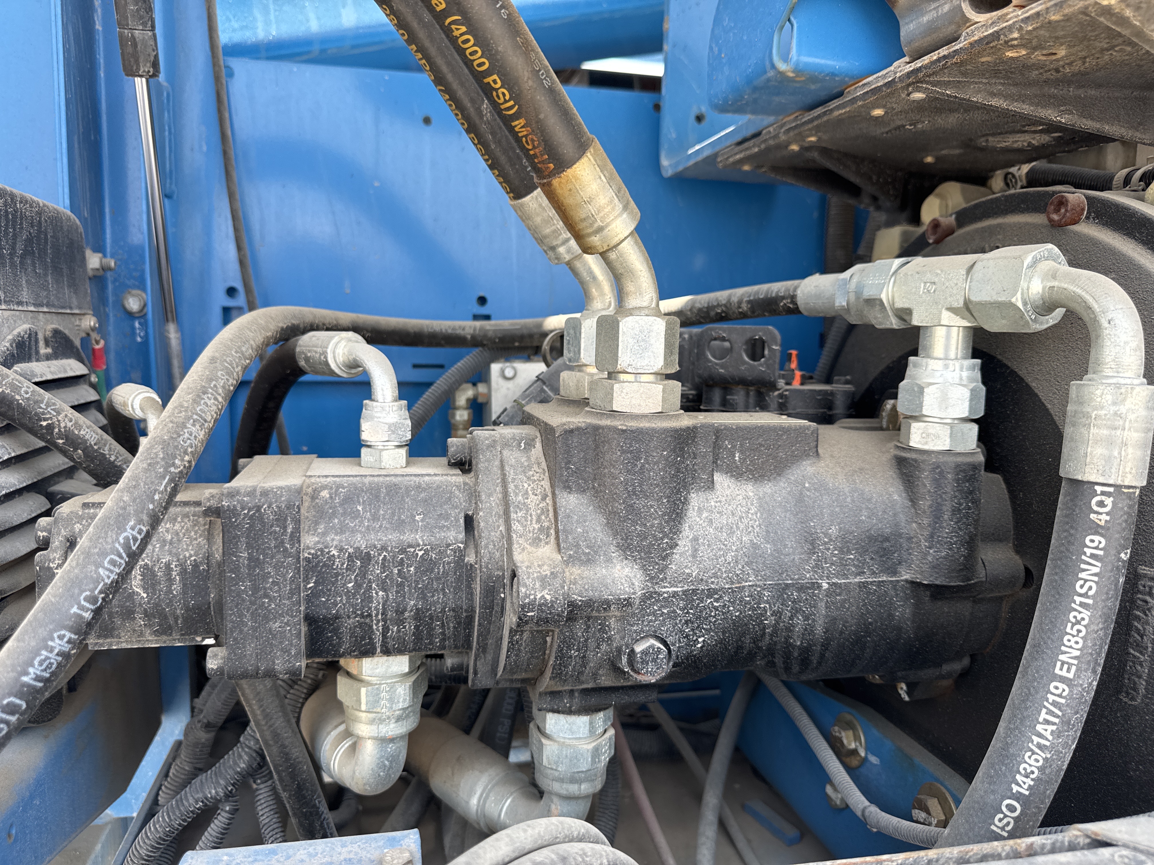 BLA-014-Genie-S-40-Boom-lifts-inspection-Hydraulics-Hydraulic-pump-1