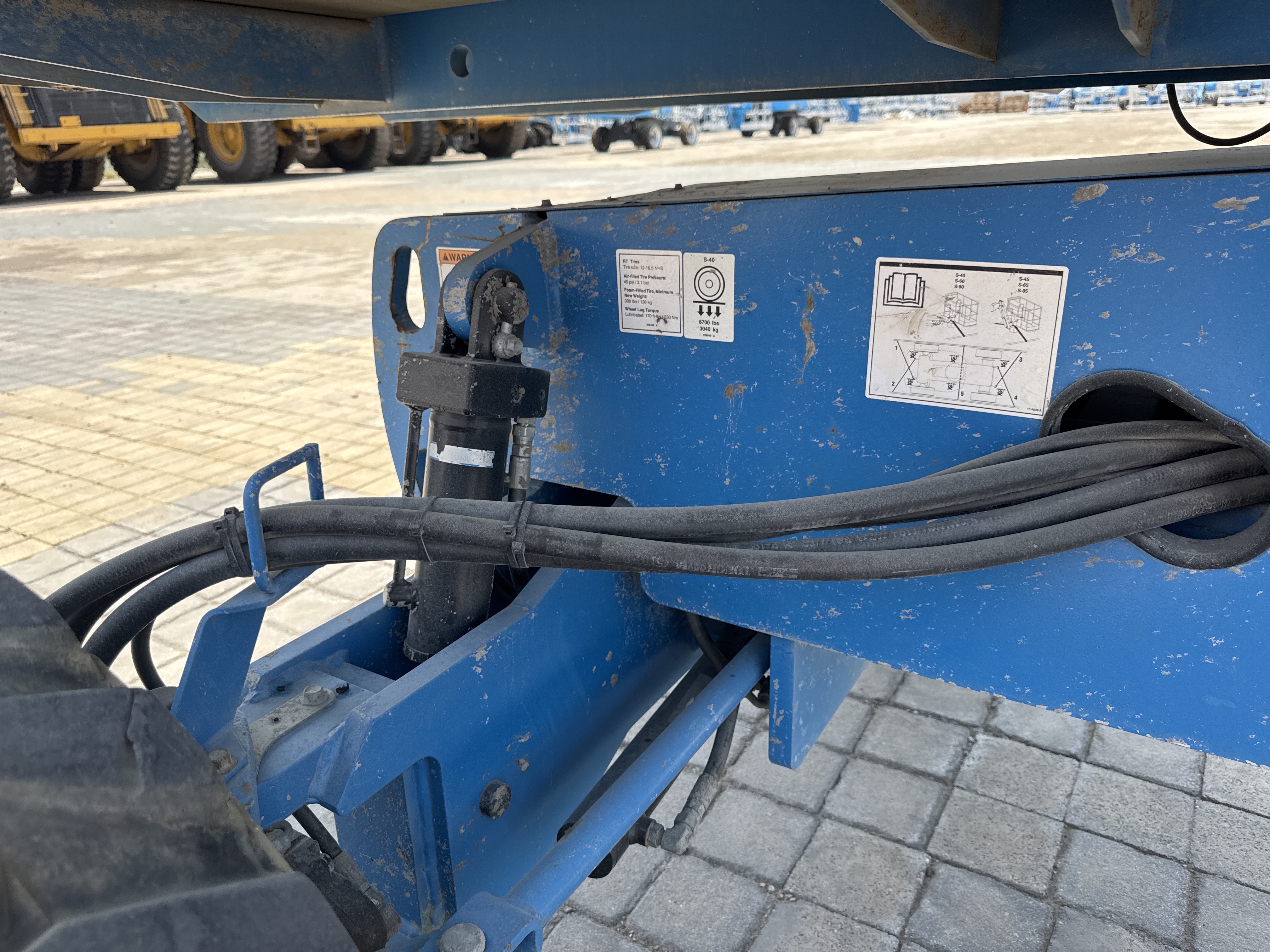 BLA-014-Genie-S-40-Boom-lifts-inspection-Hydraulics-Hydraulic-hoses-and-lines-1