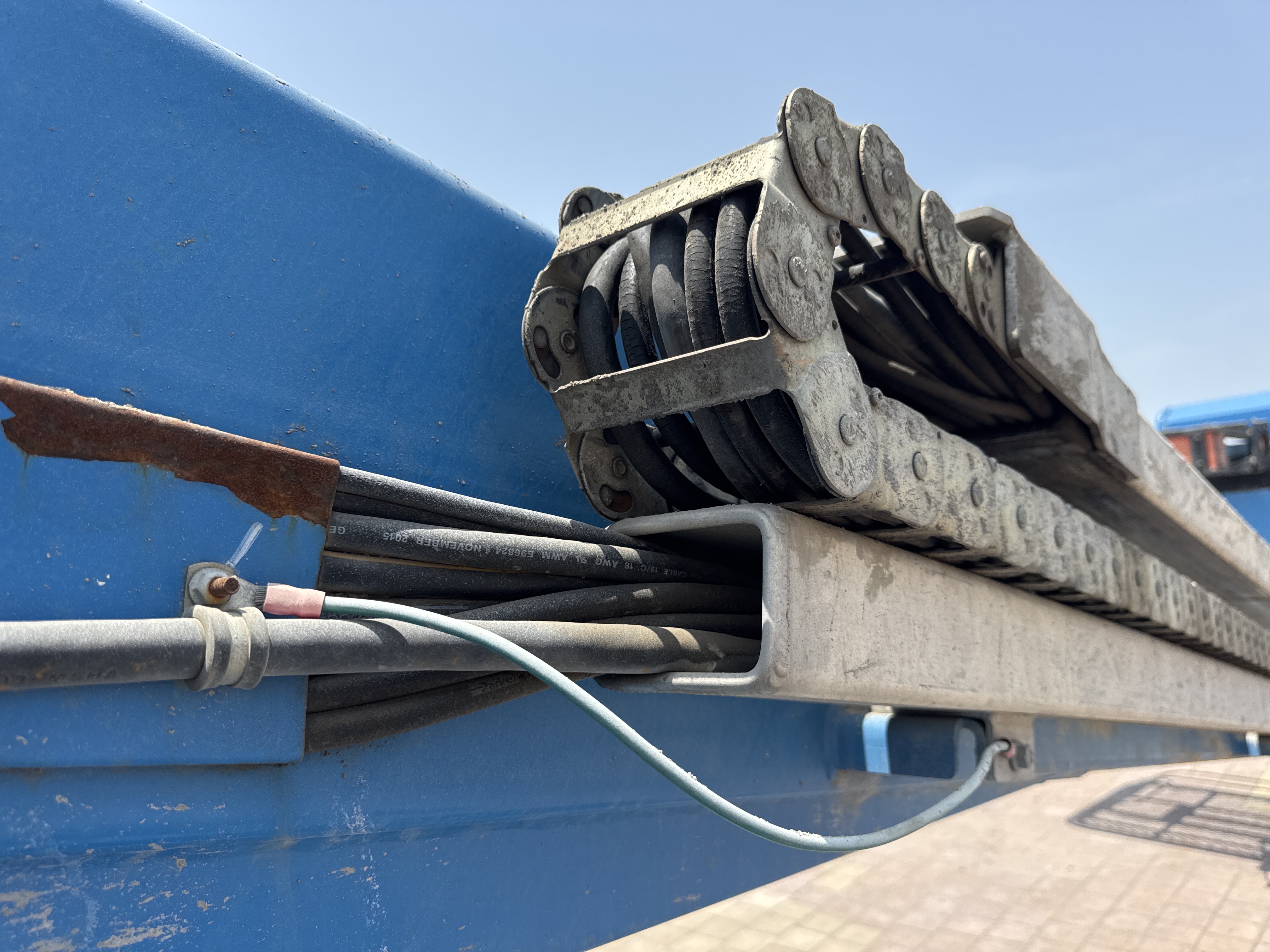 BLA-014-Genie-S-40-Boom-lifts-inspection-Hydraulics-Hydraulic-hoses-and-lines-1