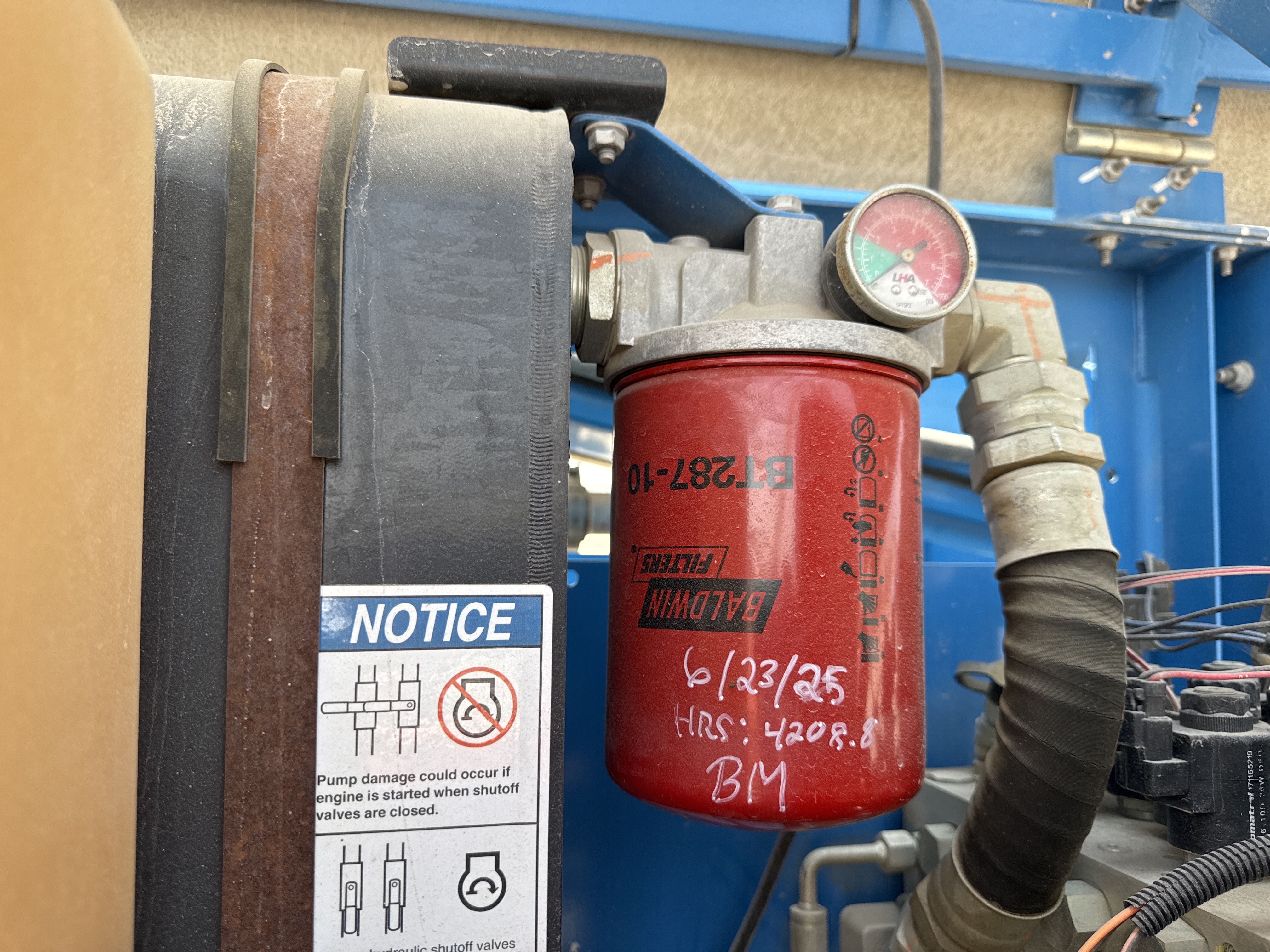 BLA-014-Genie-S-40-Boom-lifts-inspection-Hydraulics-Hydraulic-Tank-1