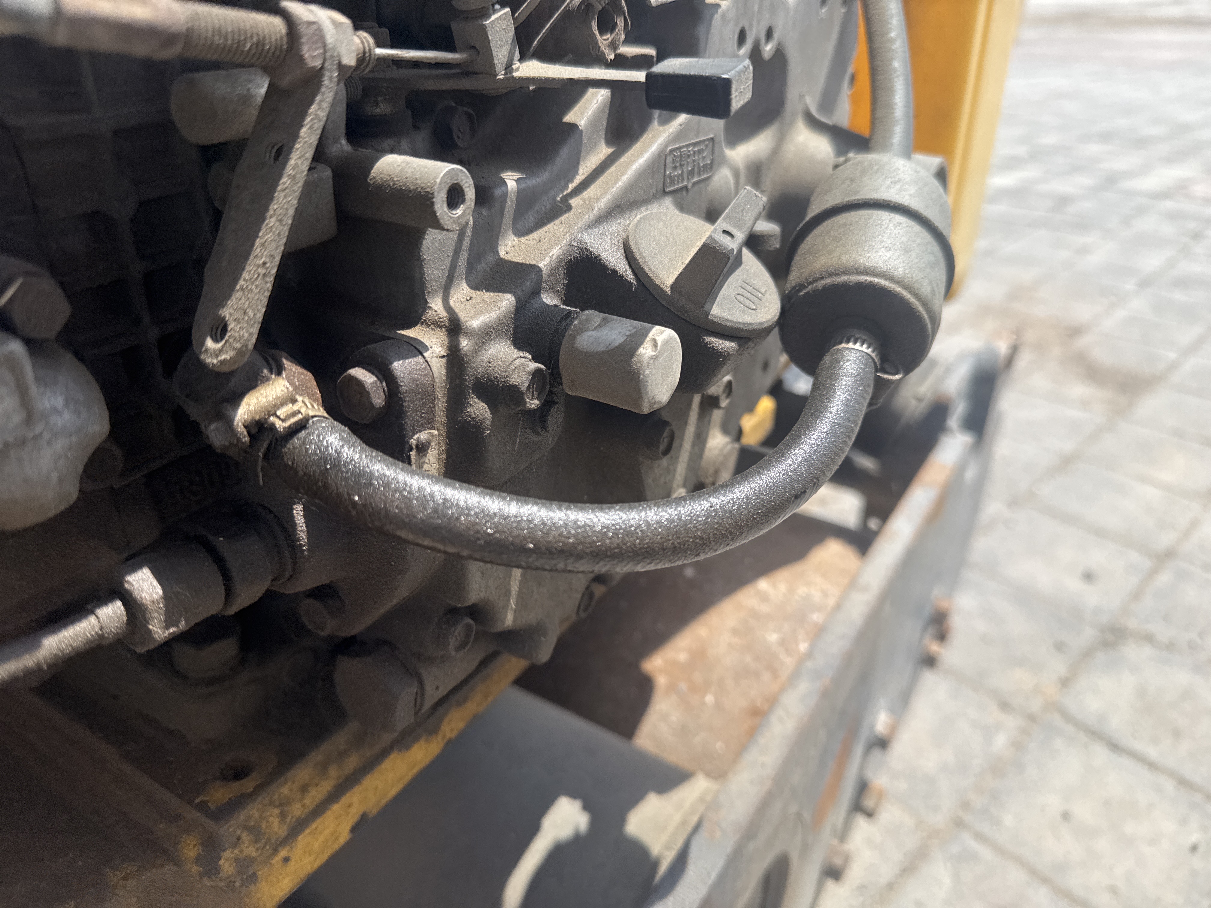 WBC-003-Sakai-HV60-Walk-behind-rollers-inspection-Engine-Hoses-1