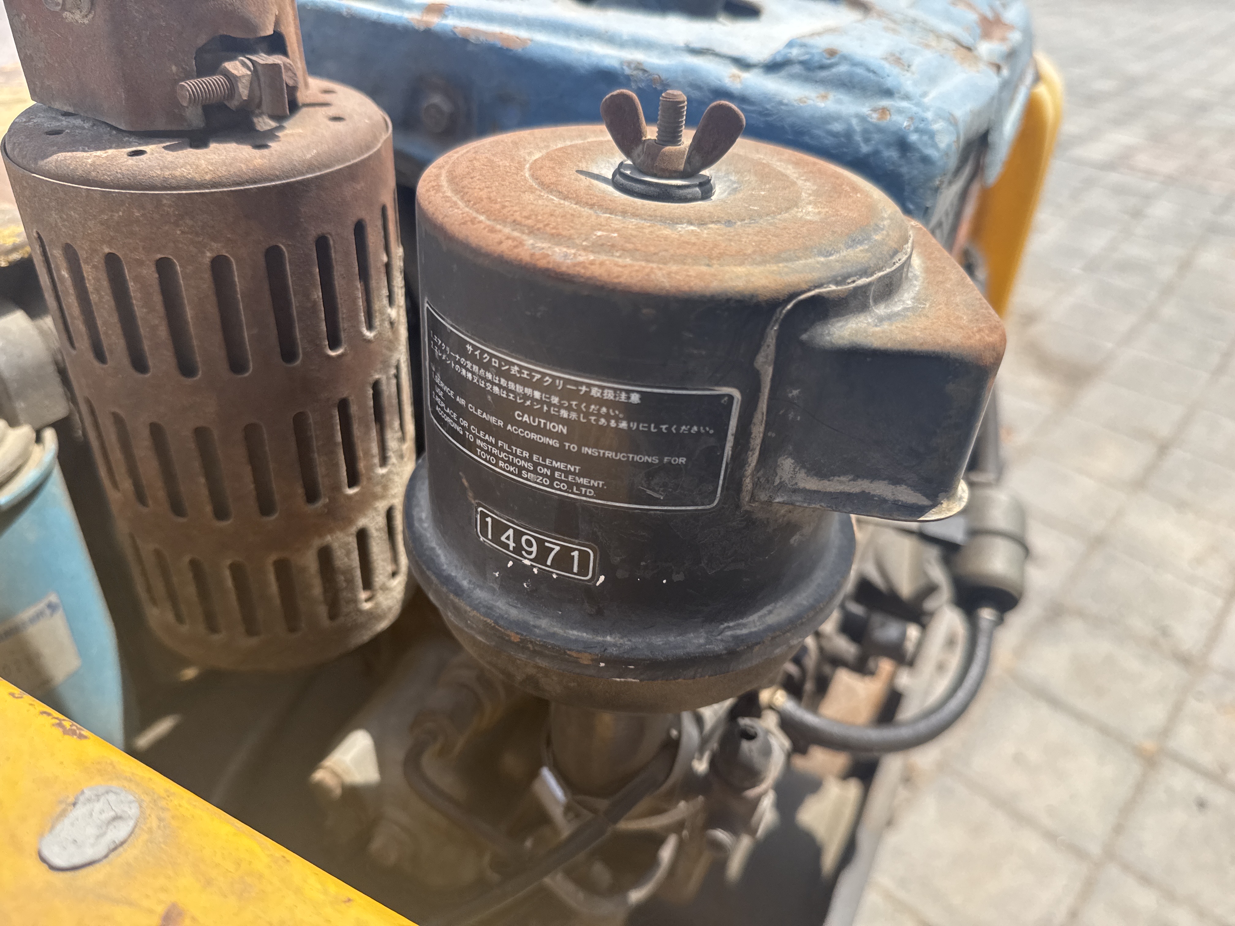 WBC-003-Sakai-HV60-Walk-behind-rollers-inspection-Engine-Air-intake-system-1