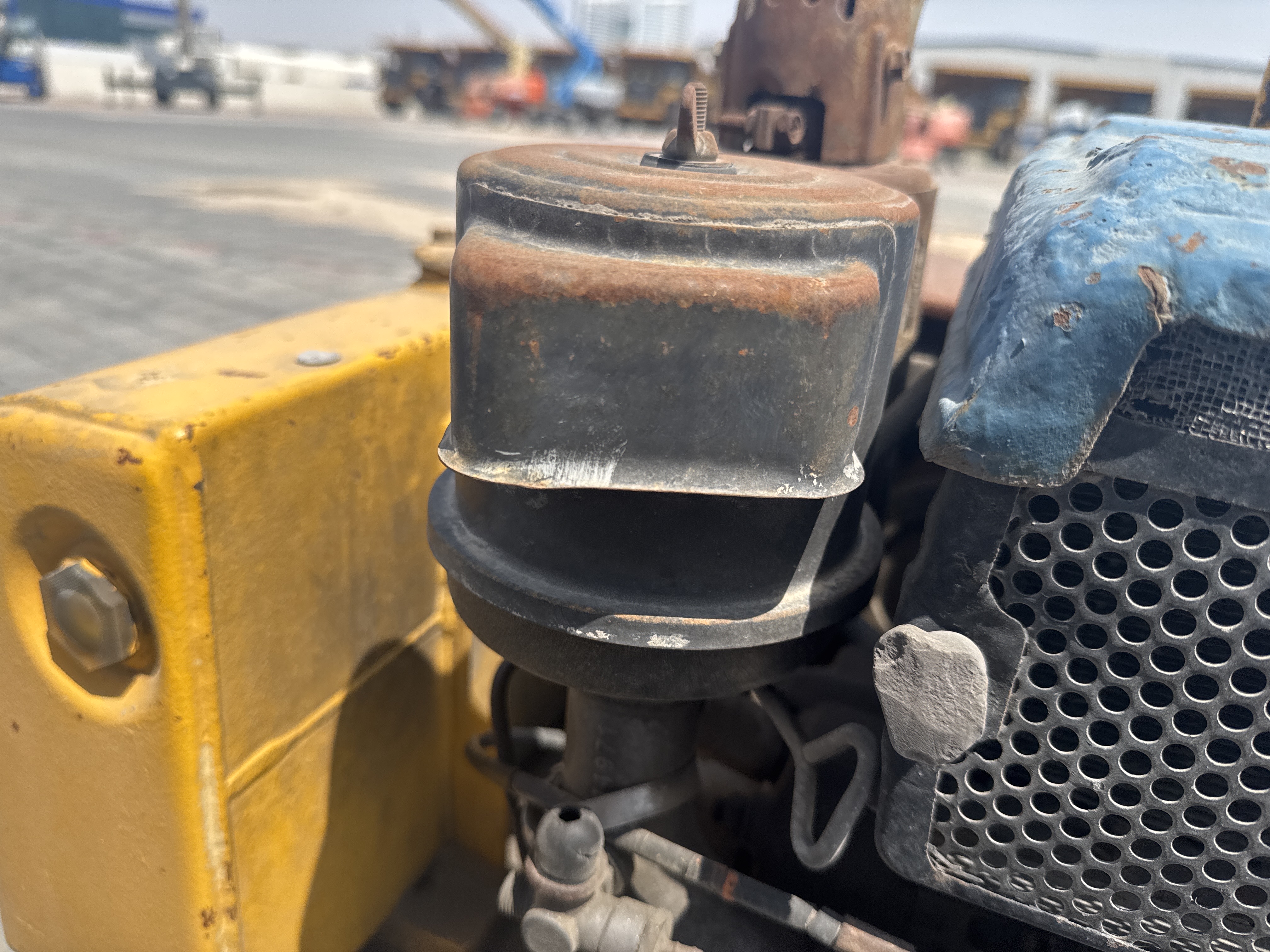 WBC-003-Sakai-HV60-Walk-behind-rollers-inspection-Engine-Air-intake-system-1