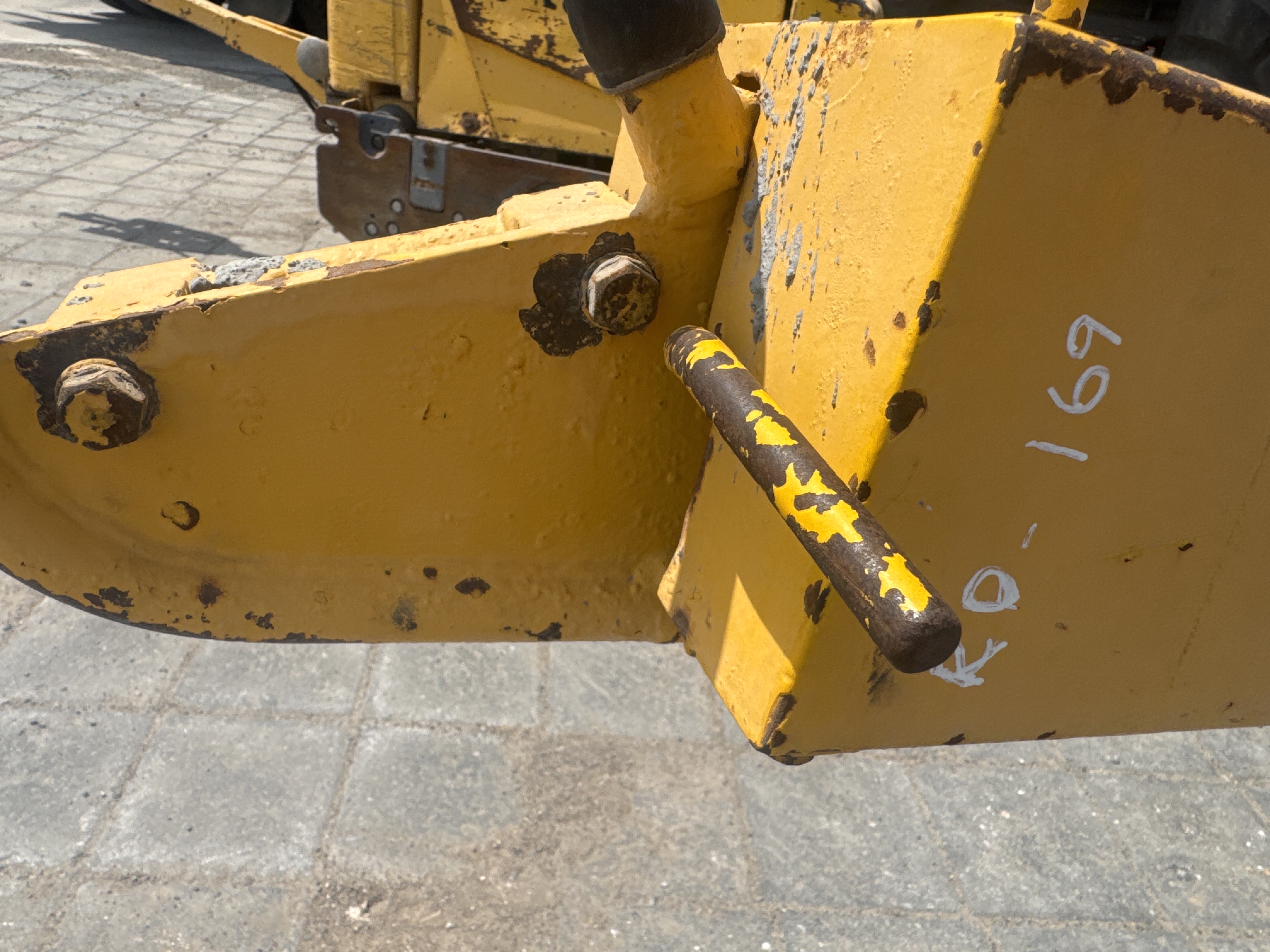 WBC-003-Sakai-HV60-Walk-behind-rollers-inspection-Drive-system-Throttle-lever-1