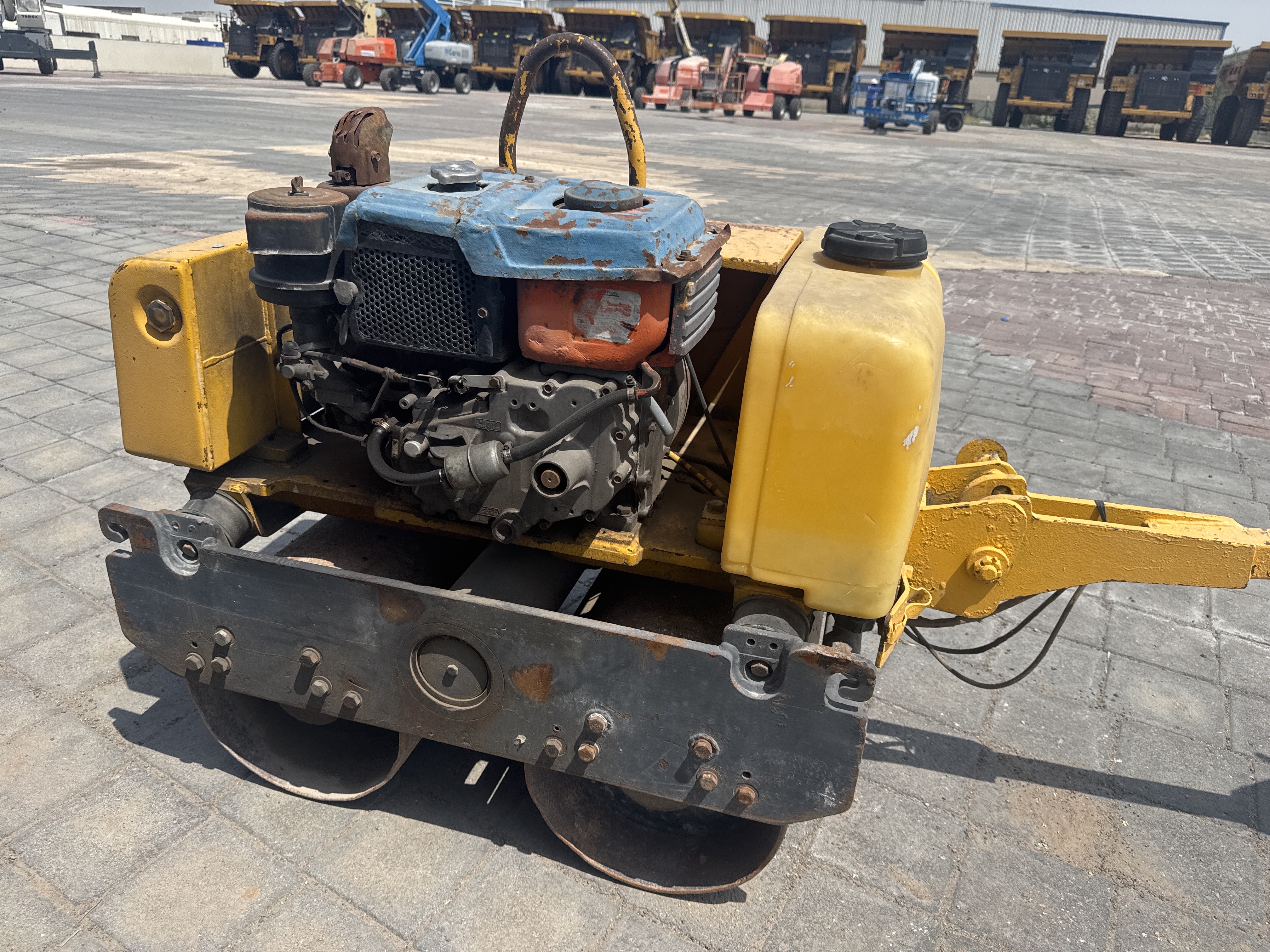 WBC-003-Sakai-HV60-Walk-behind-rollers-inspection-Structure-Paint-1
