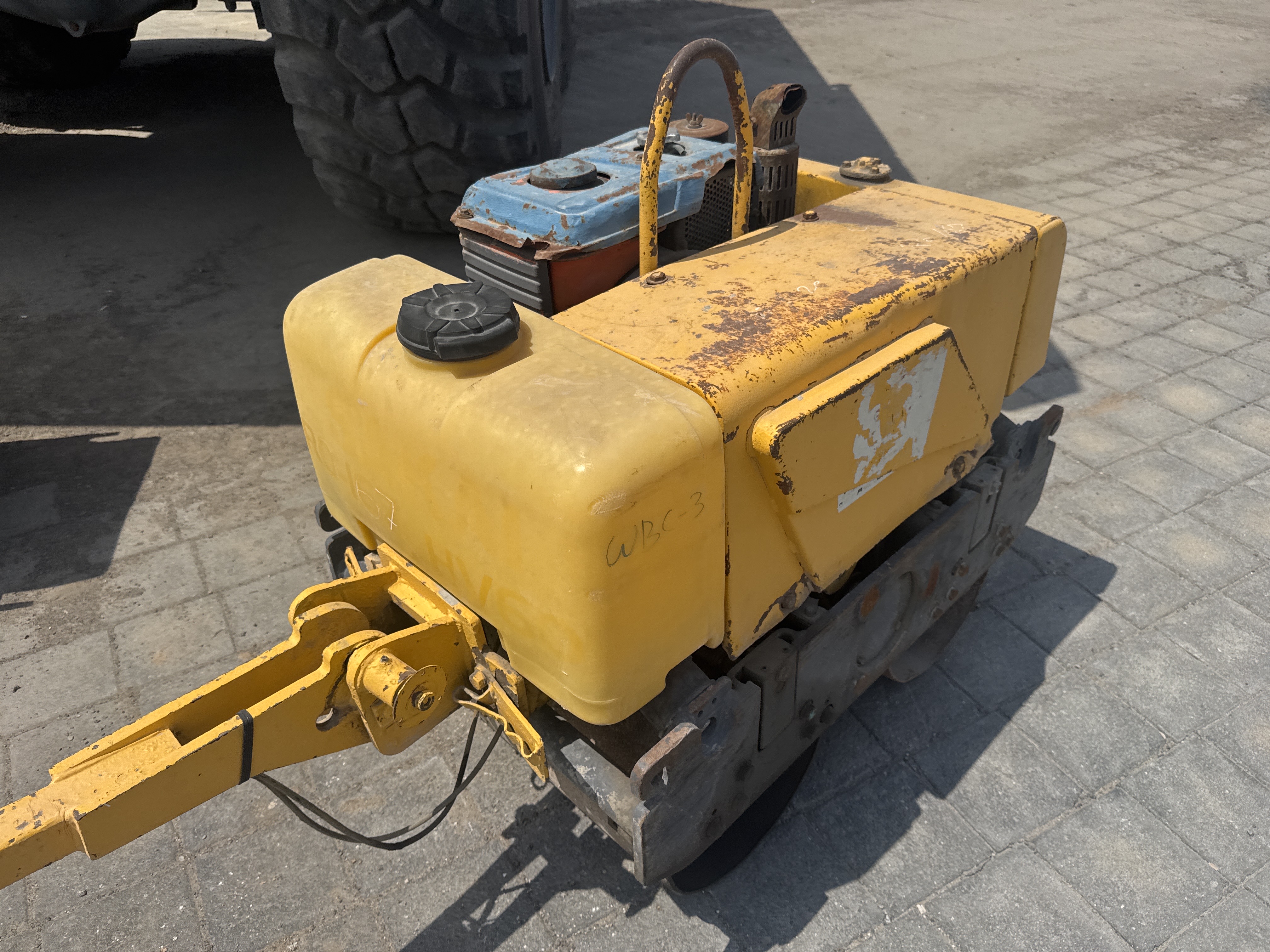 WBC-003-Sakai-HV60-Walk-behind-rollers-inspection-Structure-Paint-1