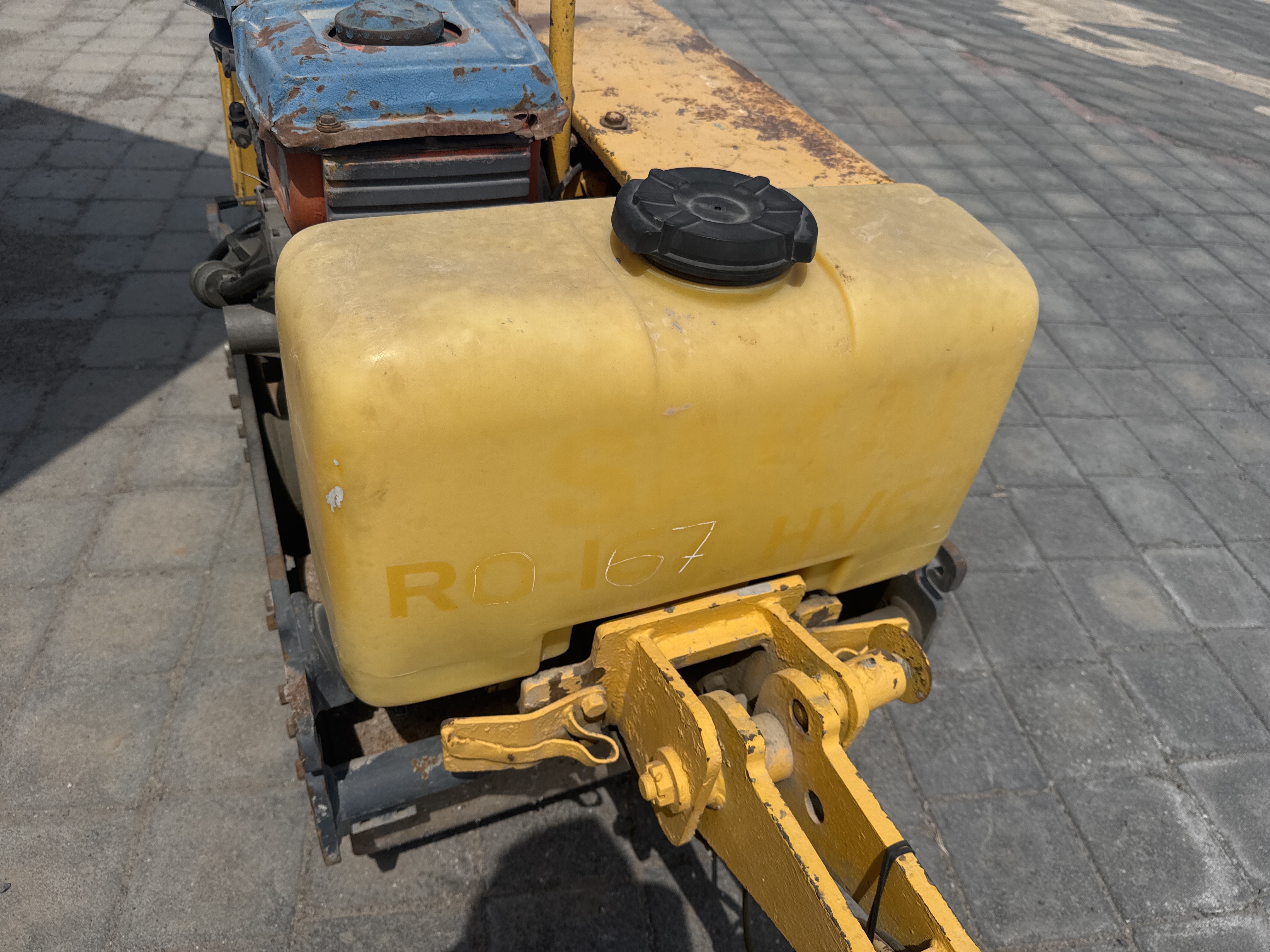 WBC-003-Sakai-HV60-Walk-behind-rollers-inspection-Structure-Water-tank-1