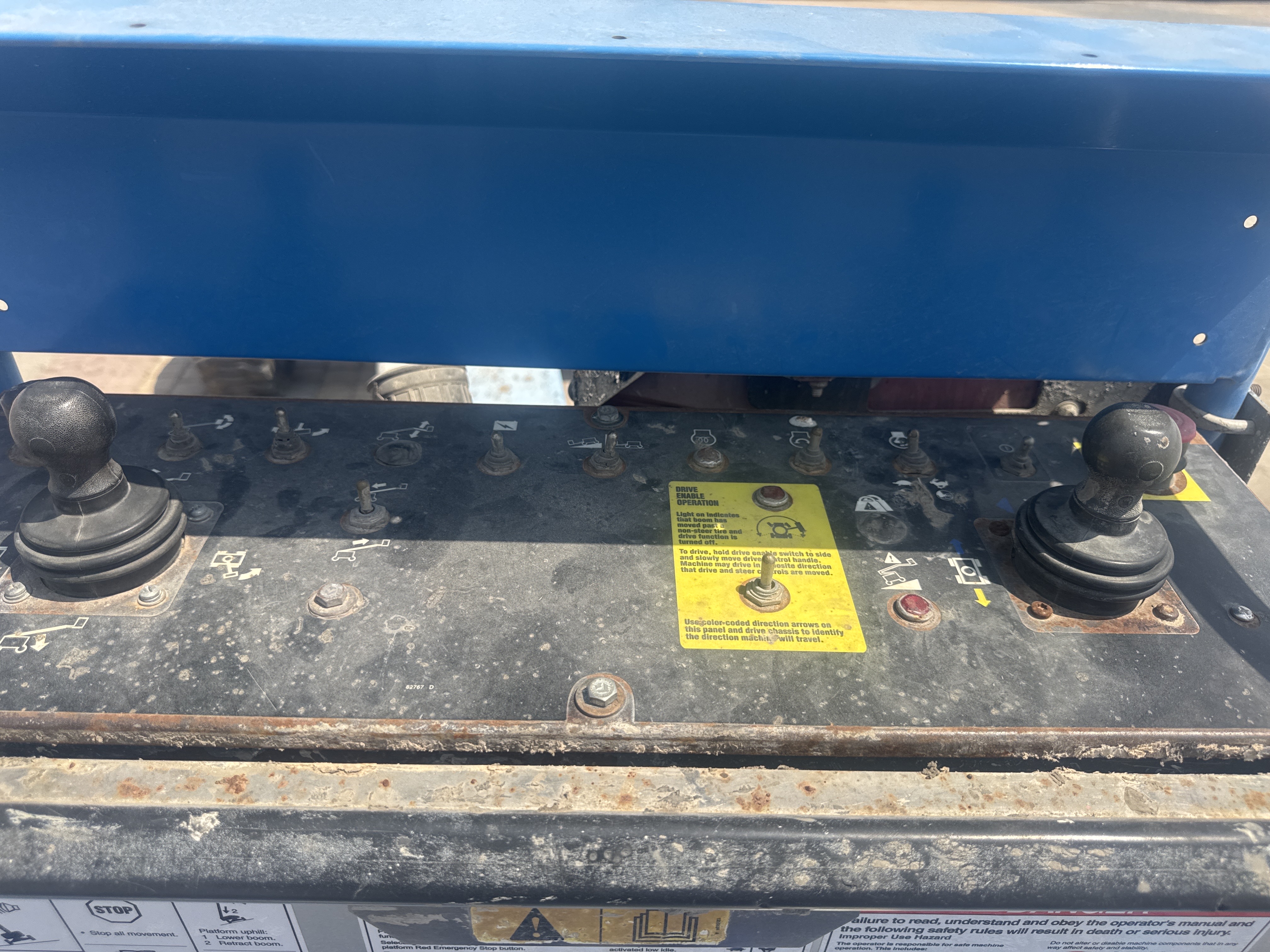 BLA-014-Genie-S-40-Boom-lifts-inspection-Cabin-Joysticks-1