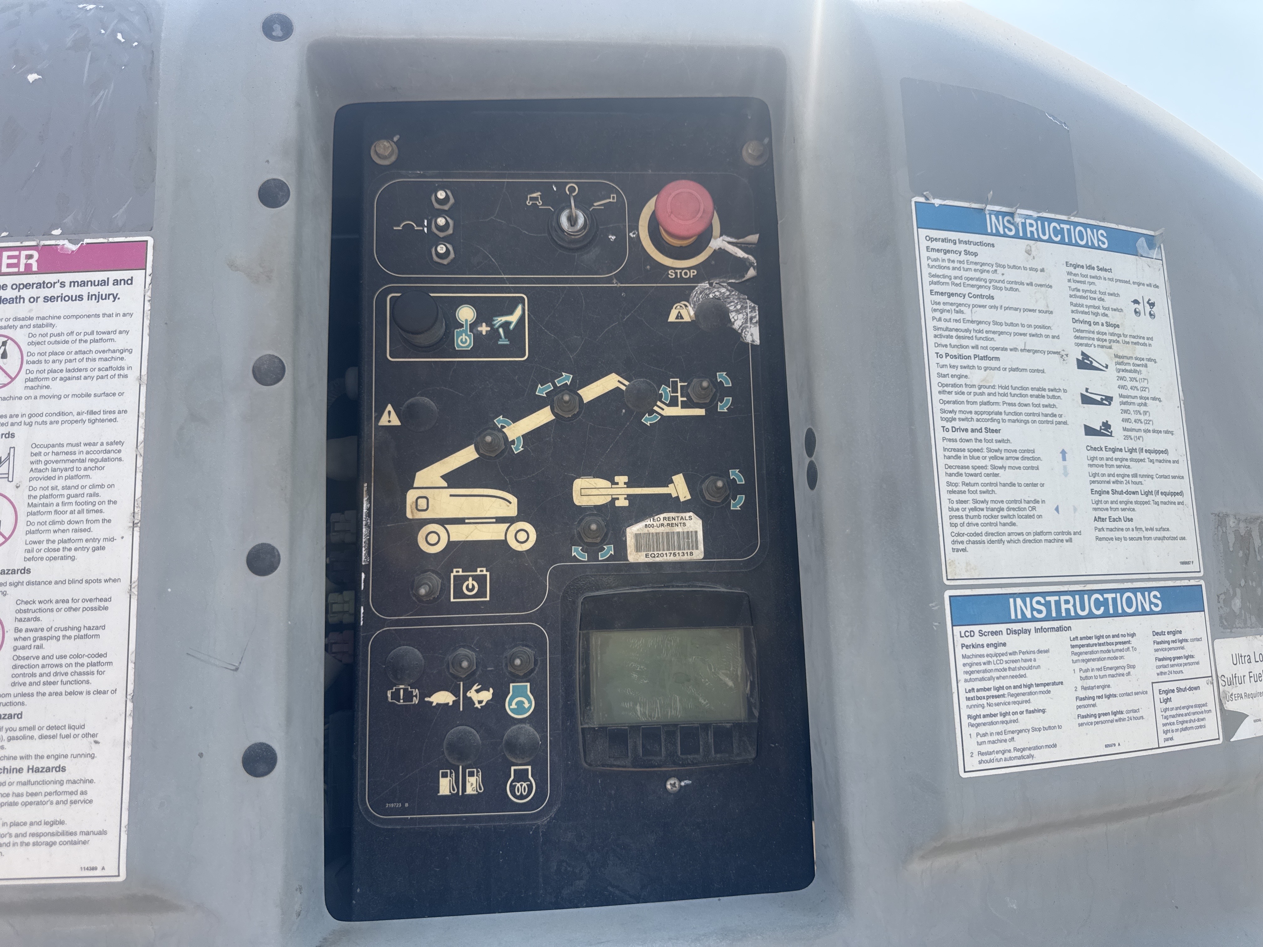 BLA-014-Genie-S-40-Boom-lifts-inspection-Cabin-Ground-control-1