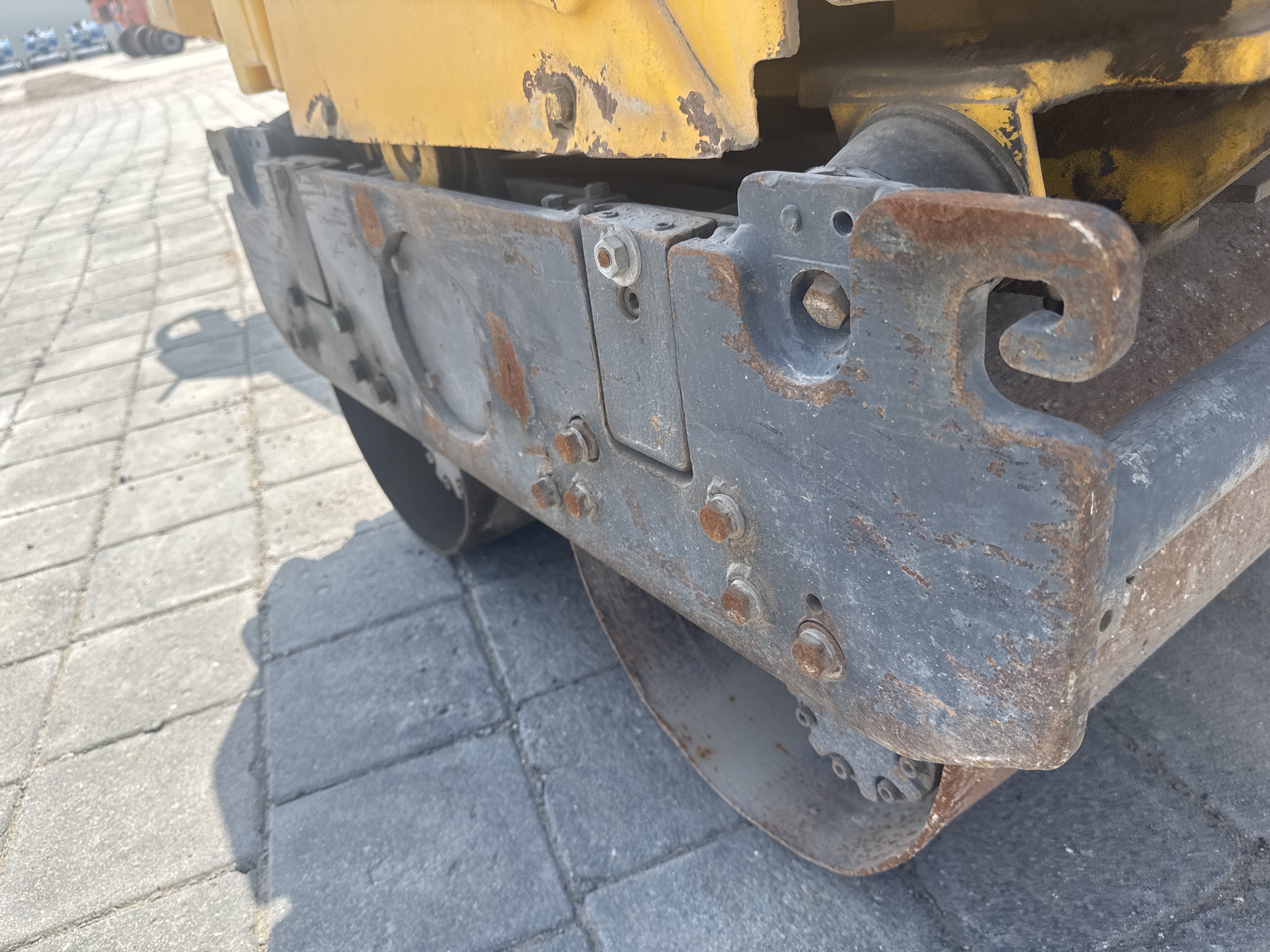 WBC-003-Sakai-HV60-Walk-behind-rollers-inspection-Structure-Right-hand-side-plate-1
