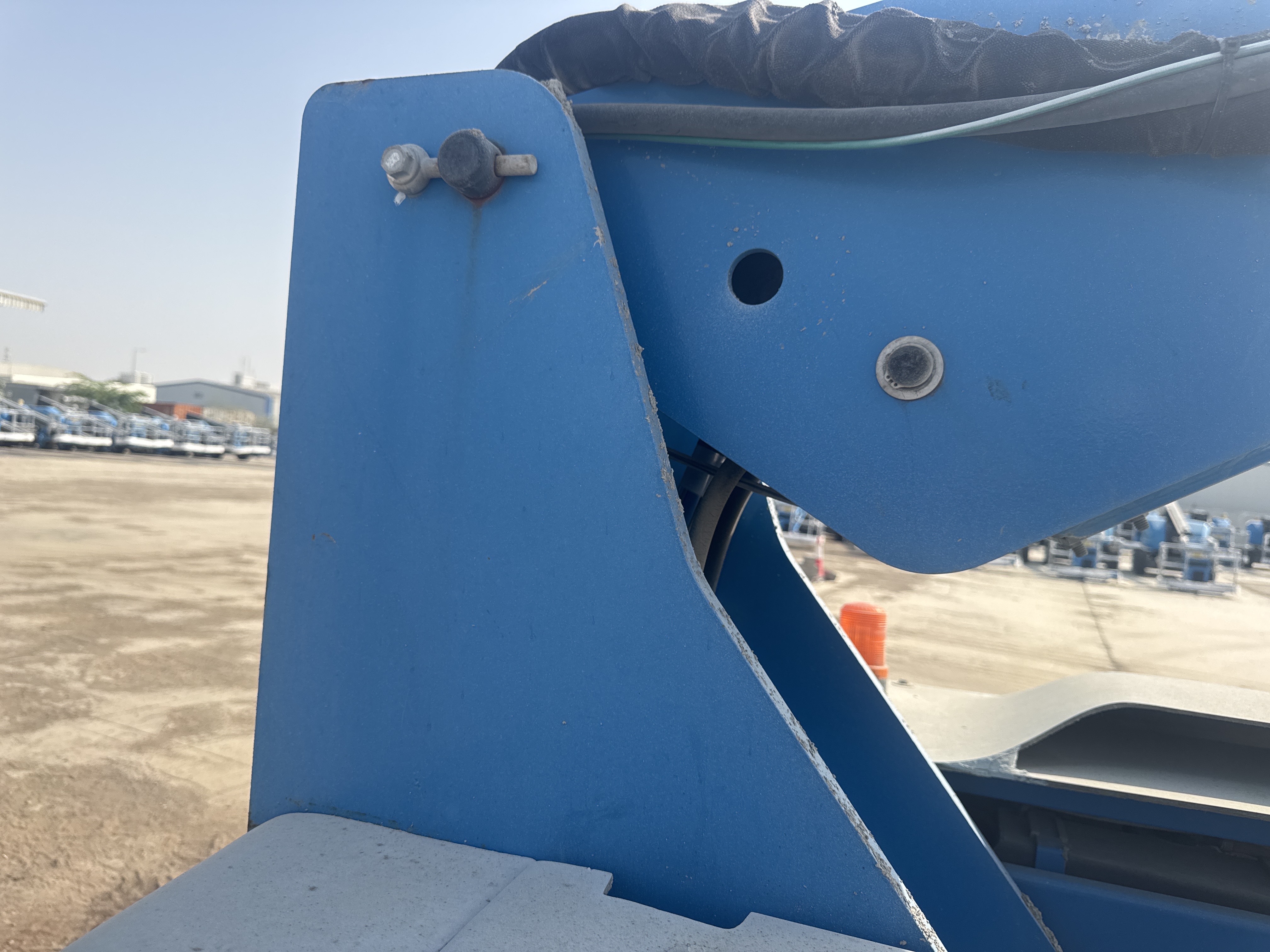BLA-014-Genie-S-40-Boom-lifts-inspection-Chassis-Boom-base-pin-and-bushings-1