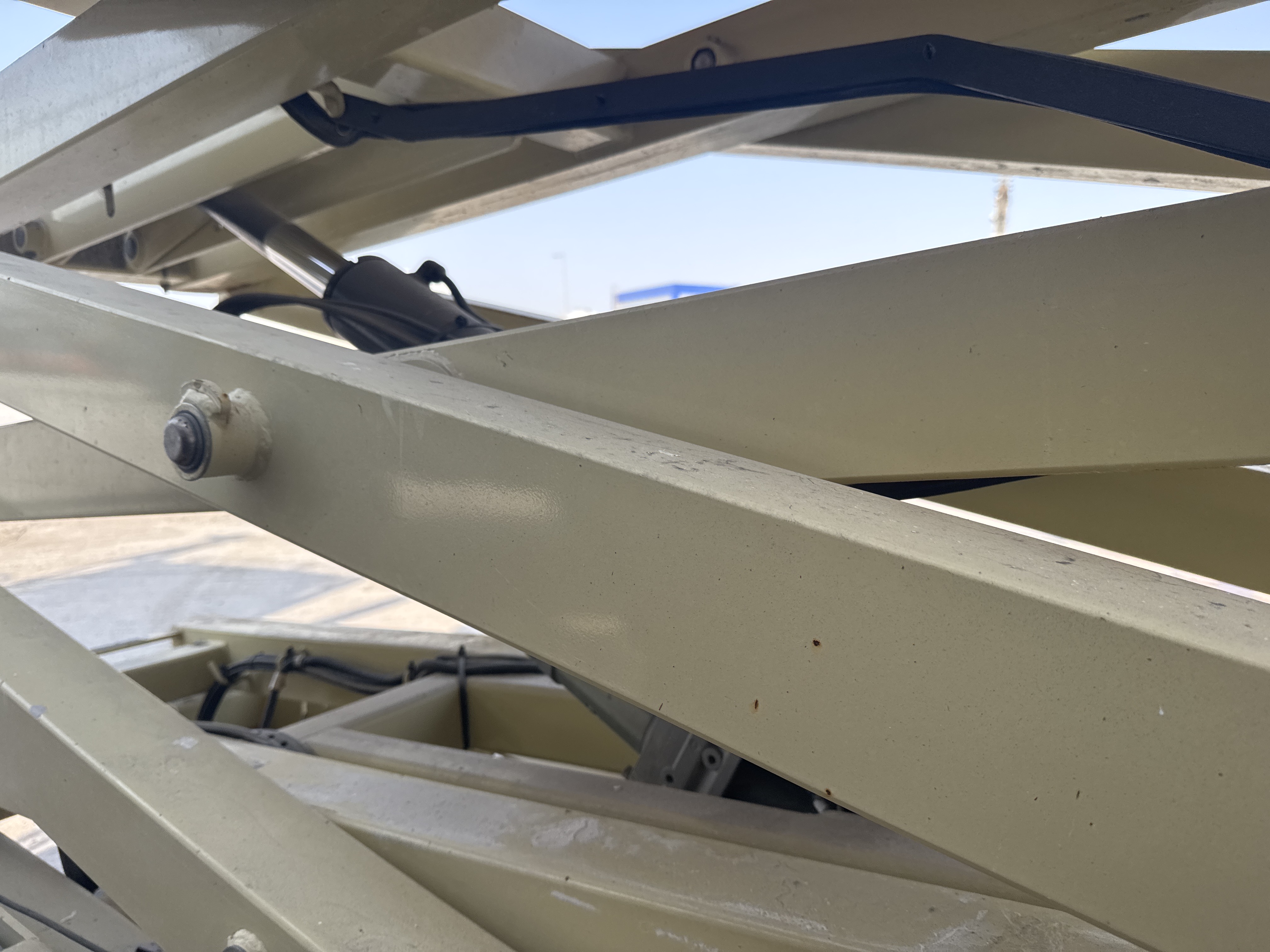 SLA-012-JLG-2646ES-Scissor-lifts-inspection-Structure-Scissor-arms-1