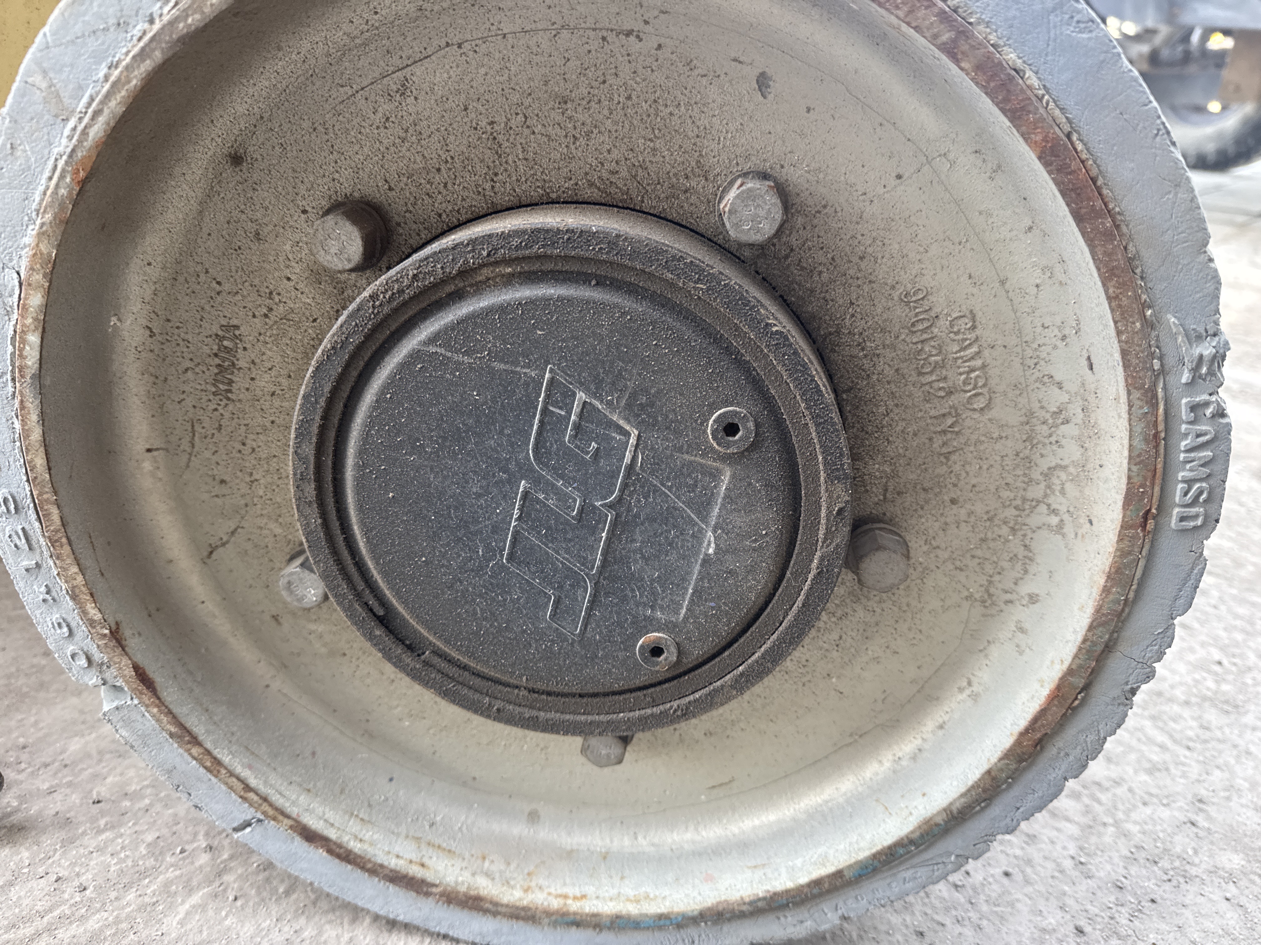 SLA-012-JLG-2646ES-Scissor-lifts-inspection-Chassis-Wheel-hub-condition-1