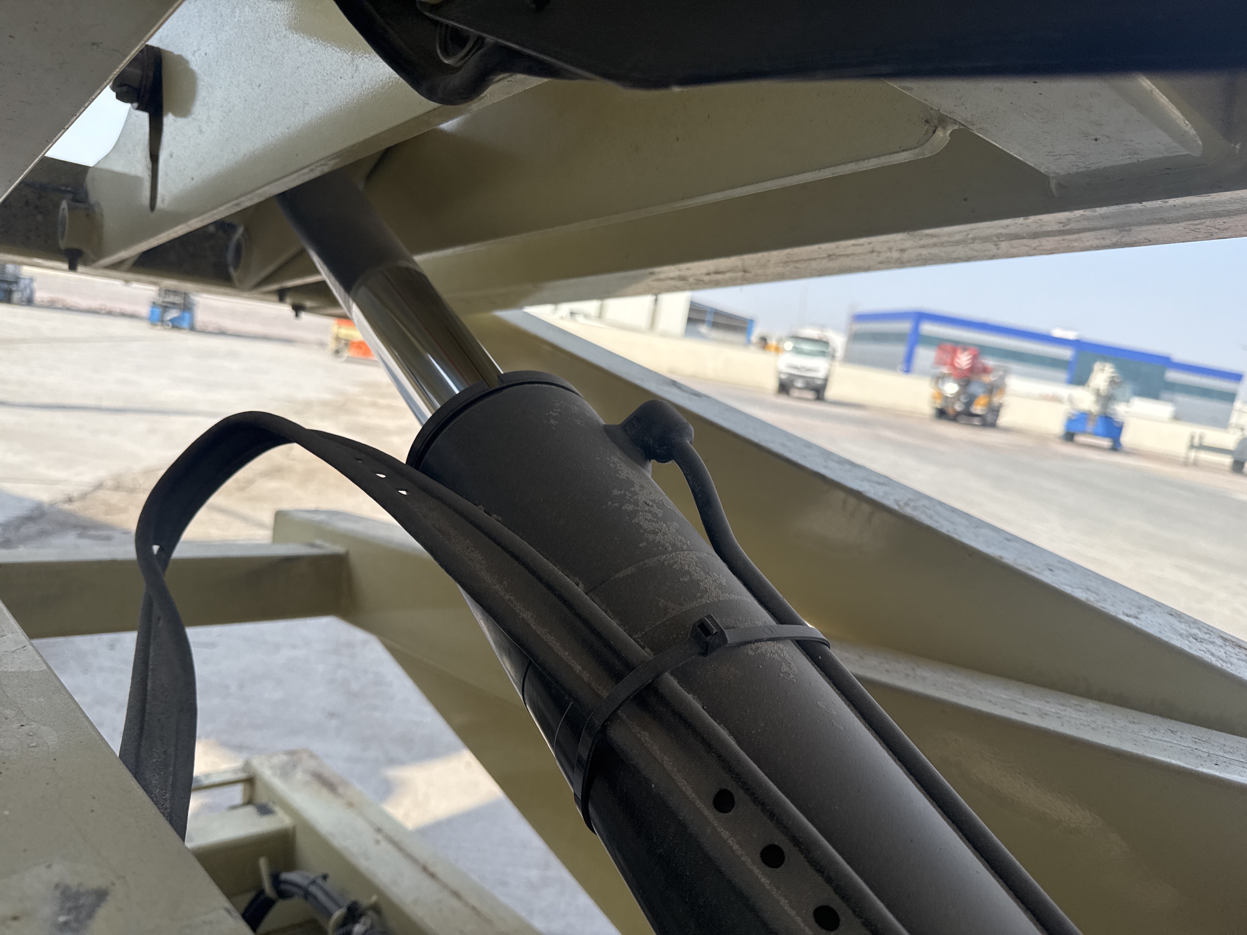 SLA-012-JLG-2646ES-Scissor-lifts-inspection-Hydraulics-Scissor-cylinders-1