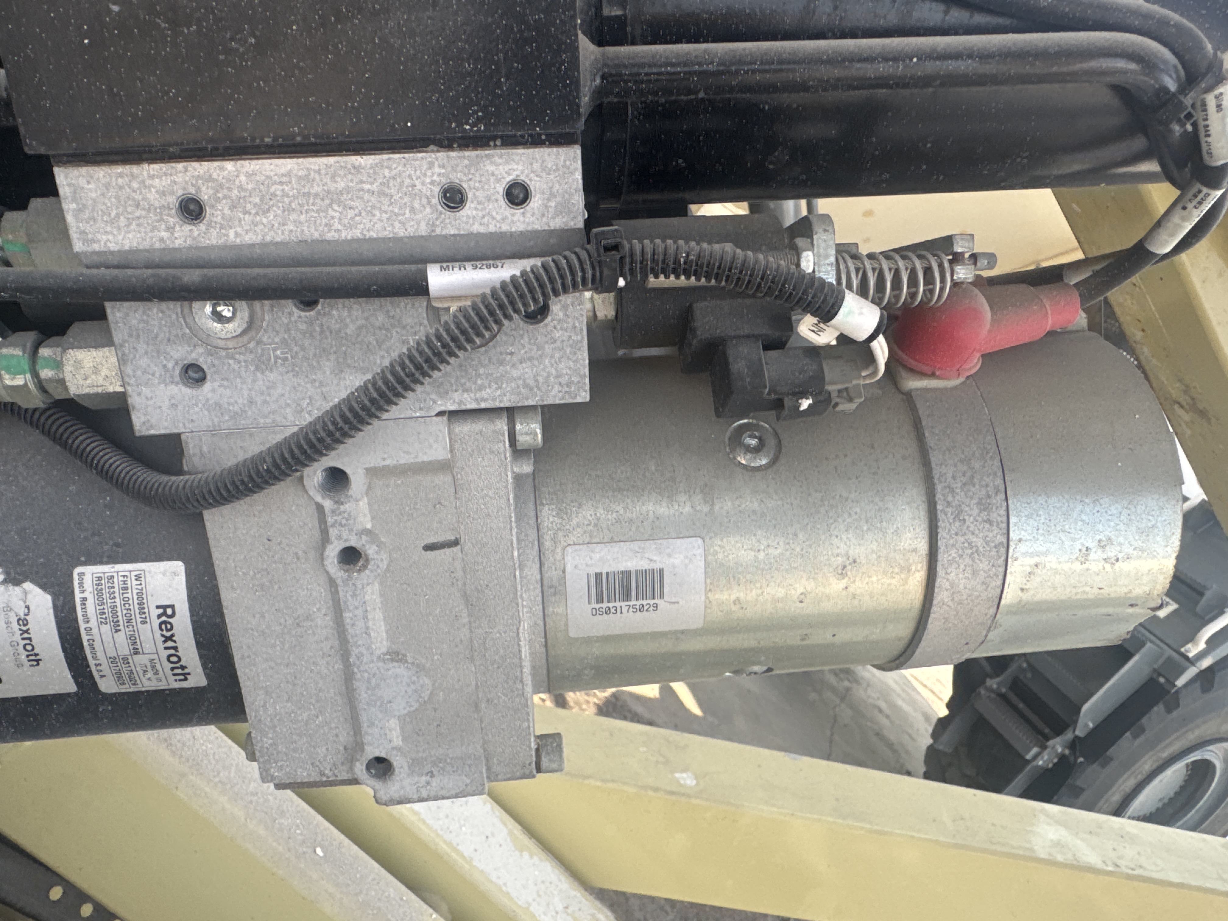 SLA-012-JLG-2646ES-Scissor-lifts-inspection-Hydraulics-Hydraulic-pump-1