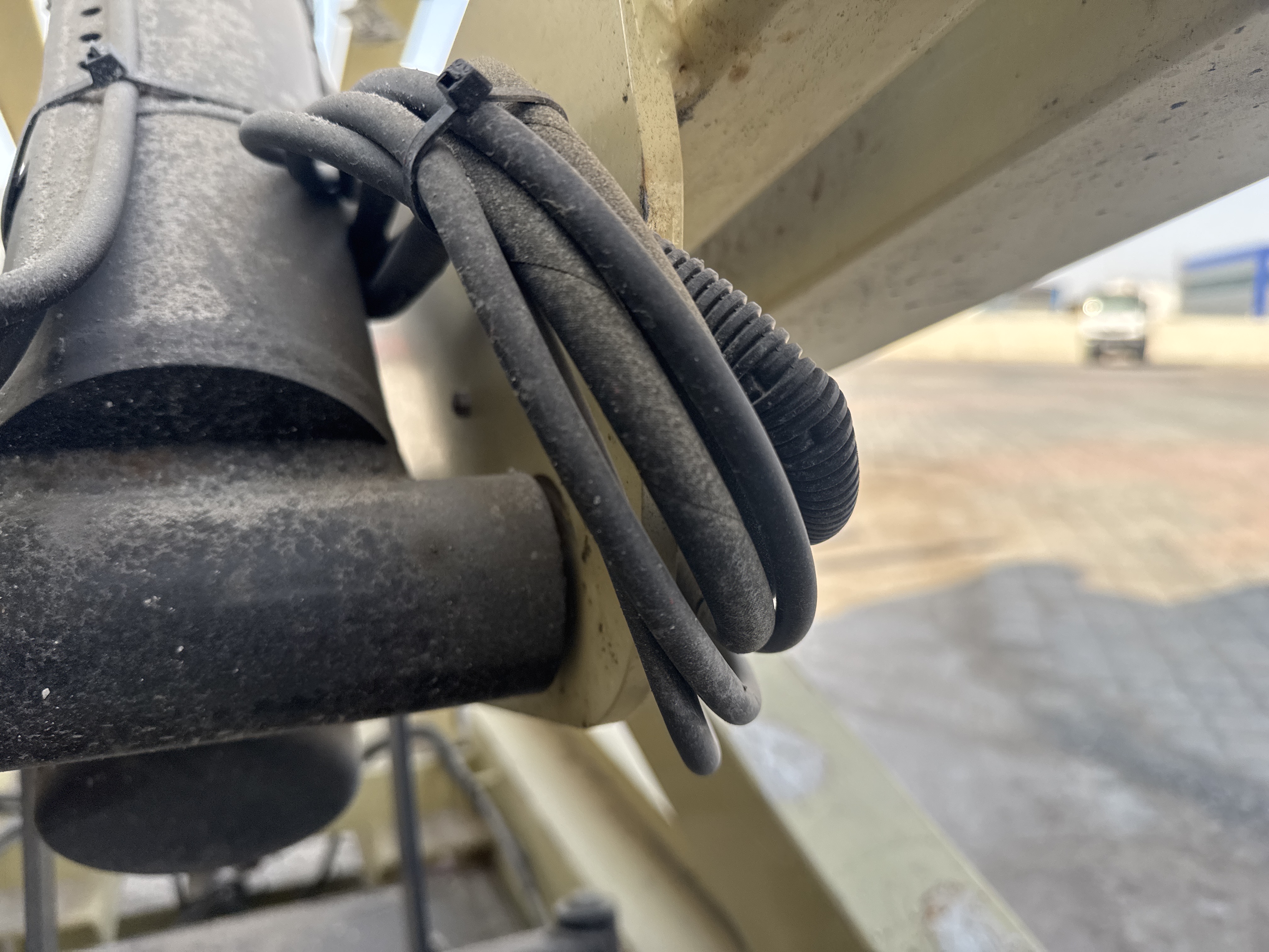 SLA-012-JLG-2646ES-Scissor-lifts-inspection-Hydraulics-Hydraulic-hoses-and-lines-1