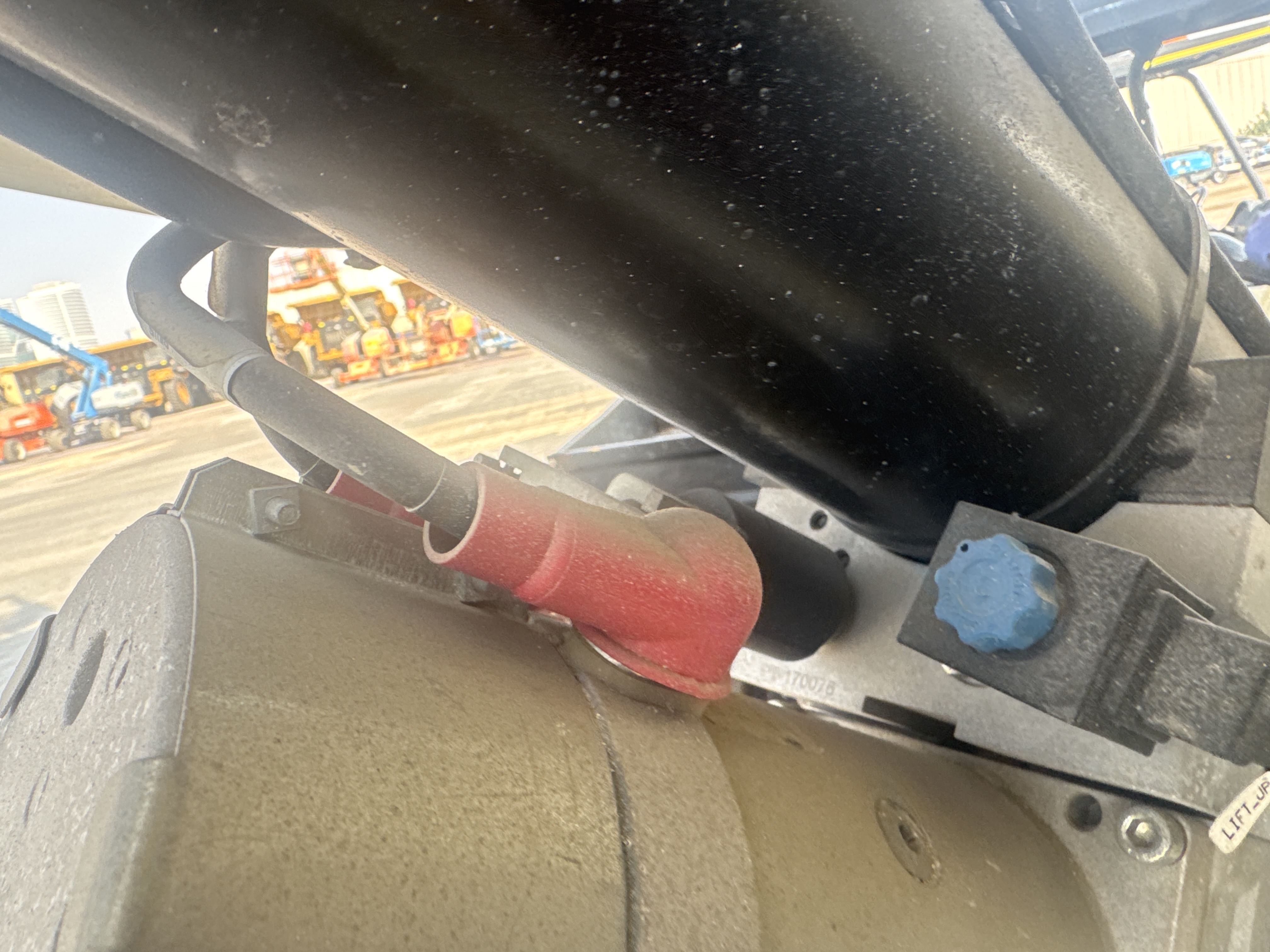 SLA-012-JLG-2646ES-Scissor-lifts-inspection-Hydraulics-Main-control-valve-(MCV)-1