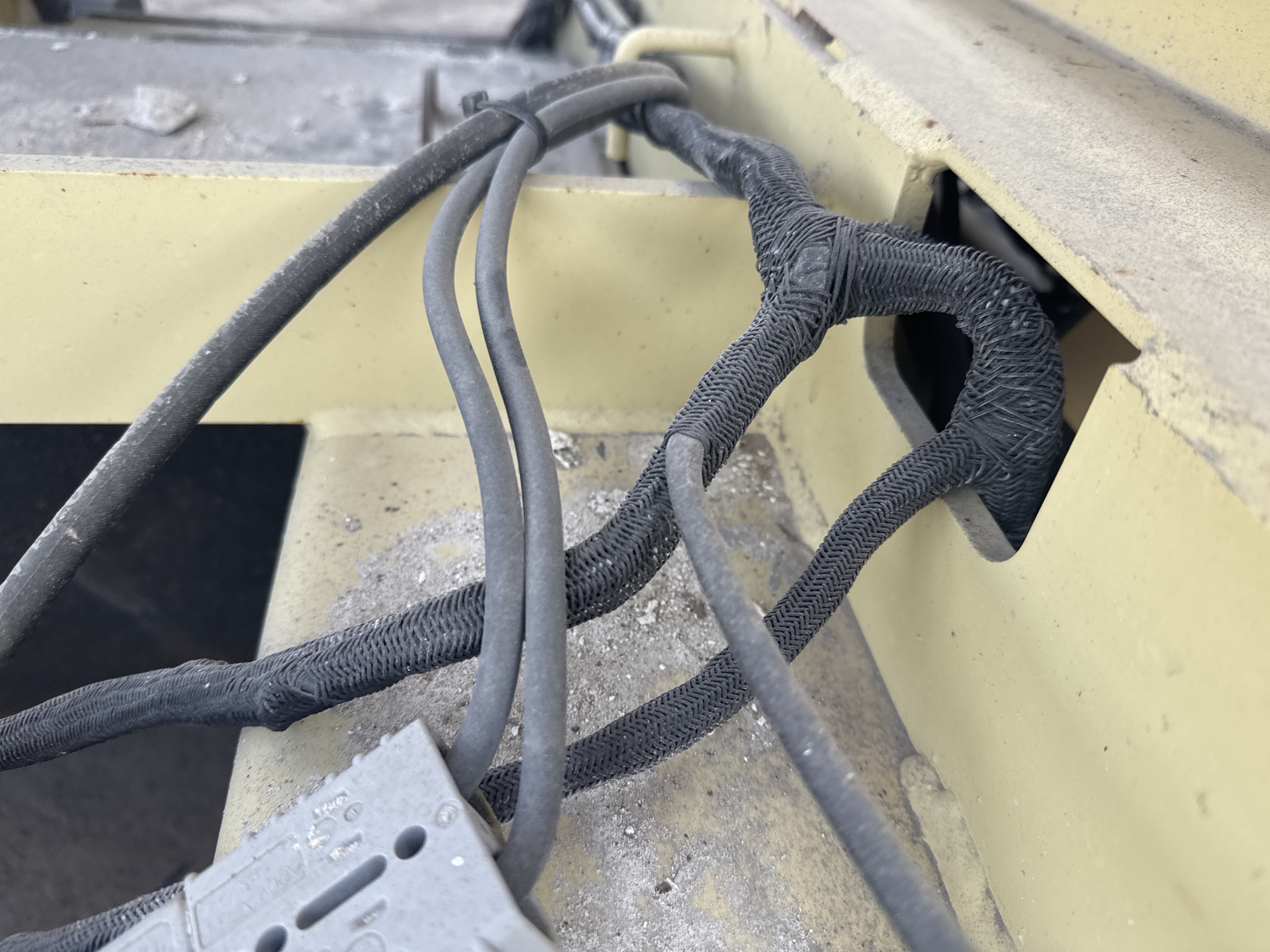 SLA-012-JLG-2646ES-Scissor-lifts-inspection-Electronics-Main-harness-1