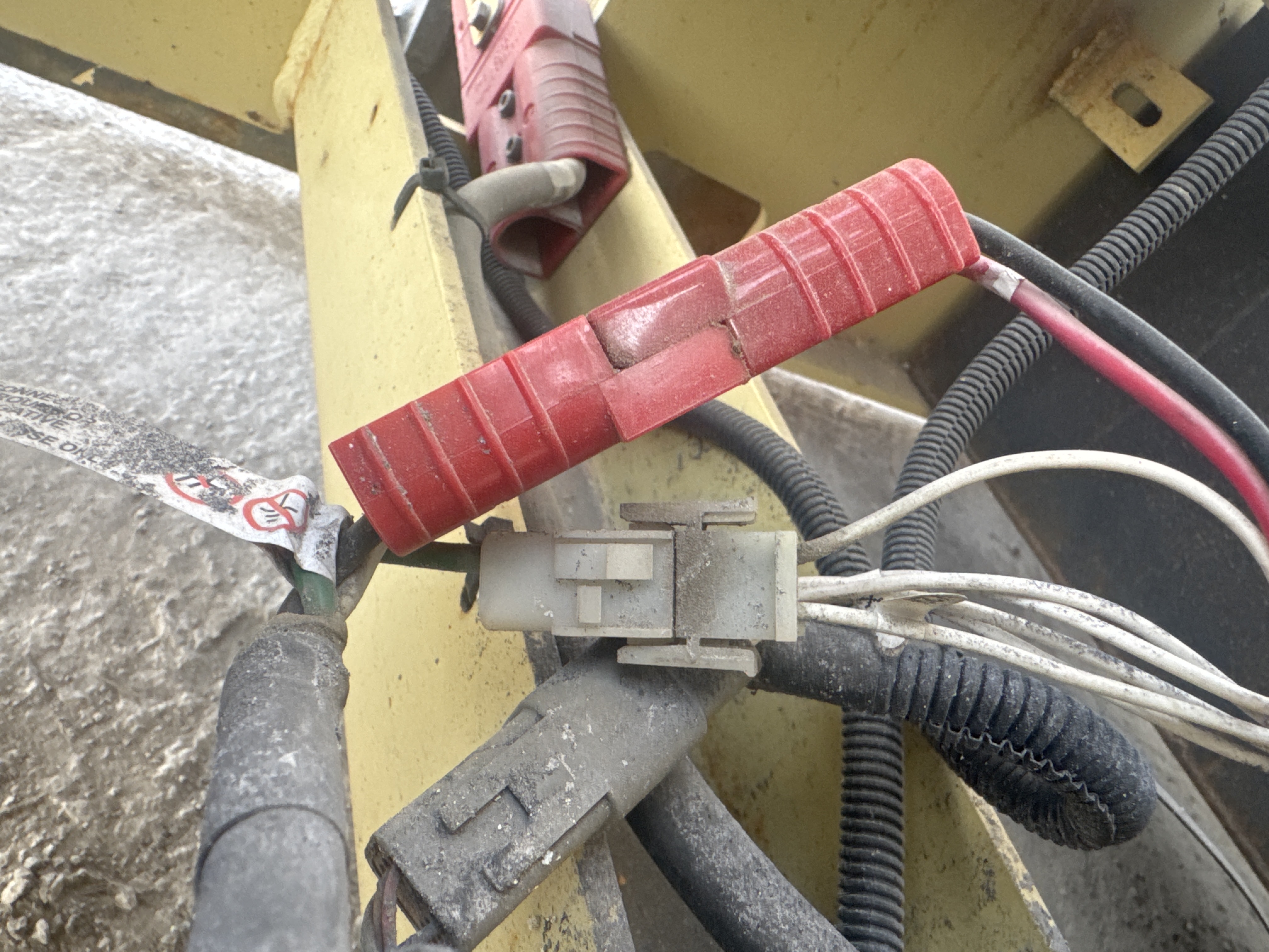 SLA-012-JLG-2646ES-Scissor-lifts-inspection-Electronics-Main-harness-1