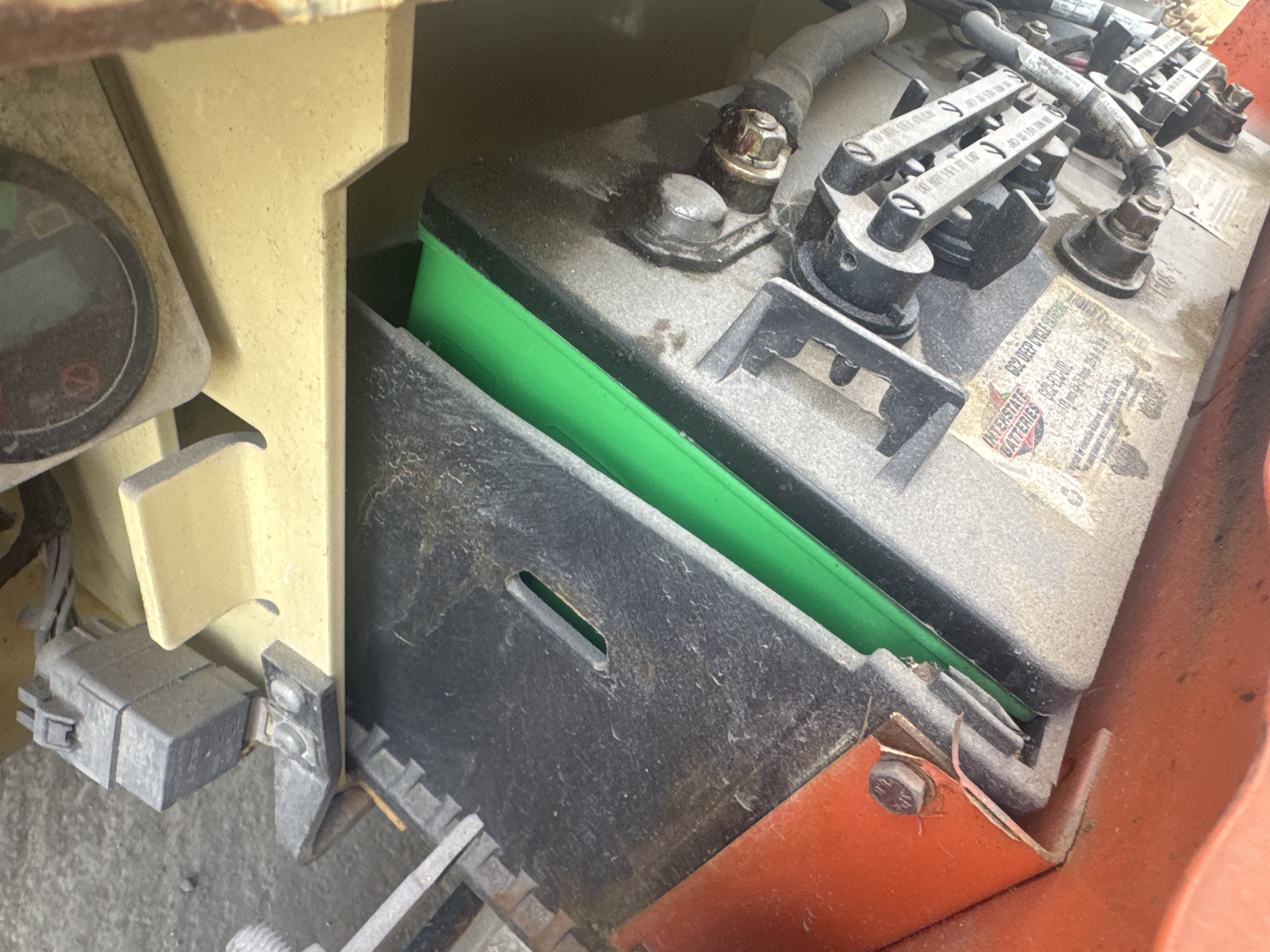 SLA-012-JLG-2646ES-Scissor-lifts-inspection-Electronics-Battery-1
