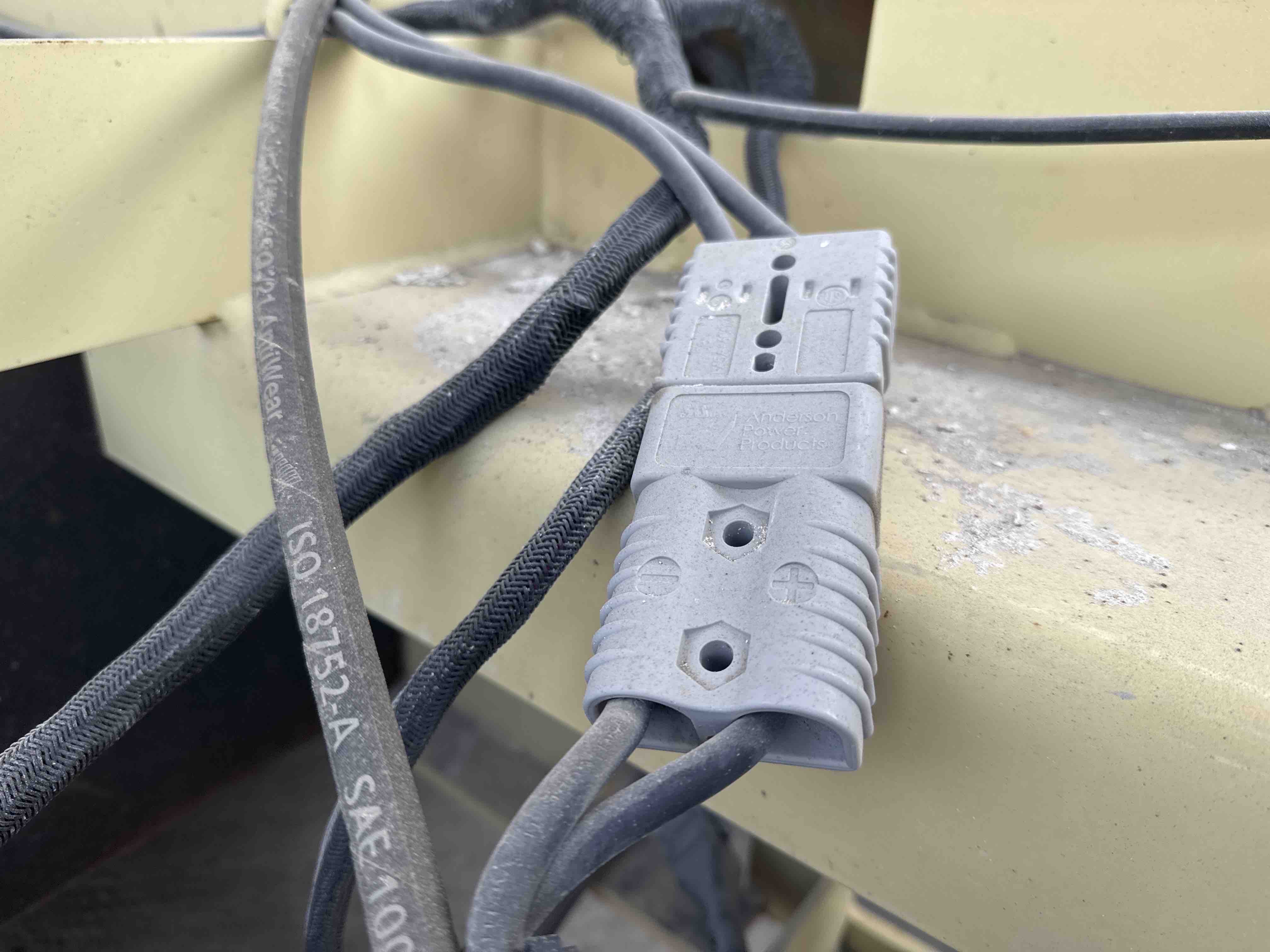 SLA-012-JLG-2646ES-Scissor-lifts-inspection-Electronics-Charging-port-1