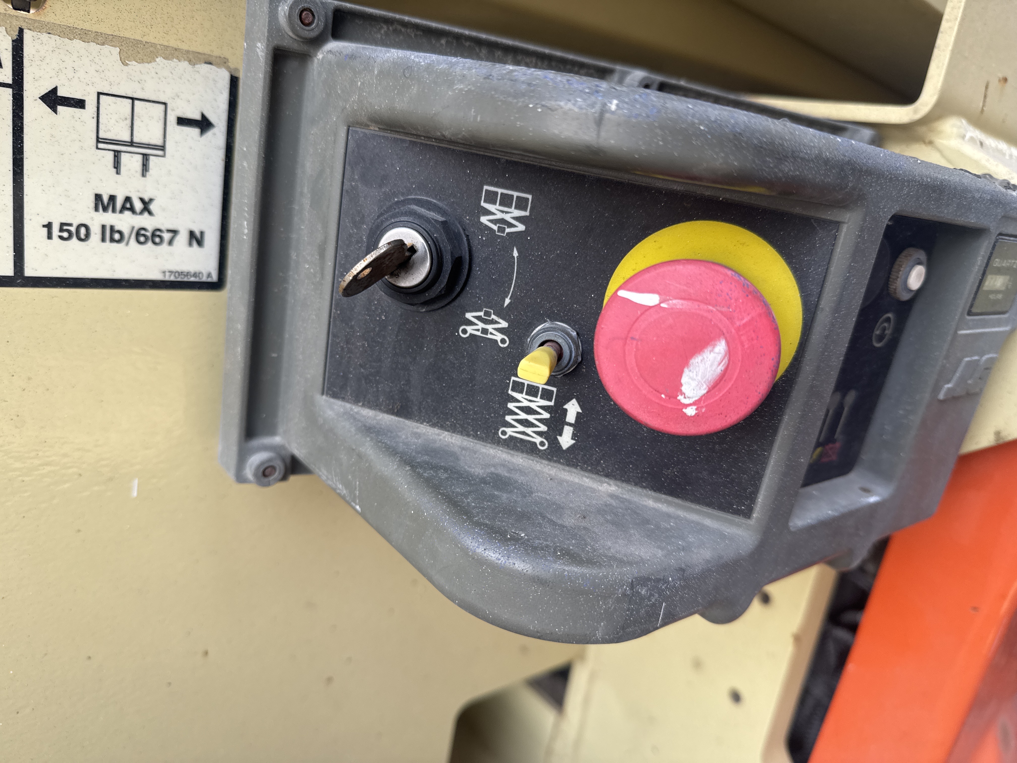 SLA-012-JLG-2646ES-Scissor-lifts-inspection-Cabin-Ground-control-1