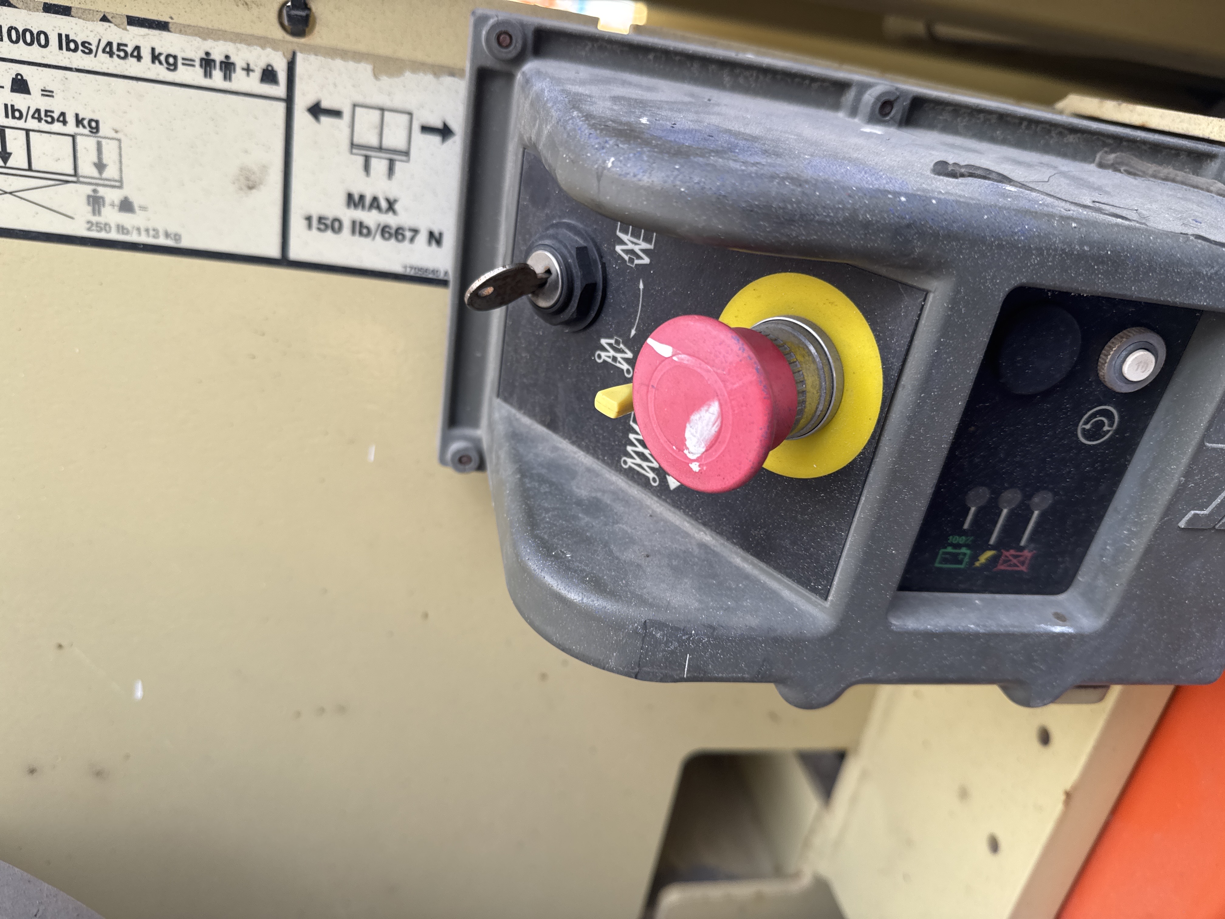 SLA-012-JLG-2646ES-Scissor-lifts-inspection-Cabin-Ground-control-1