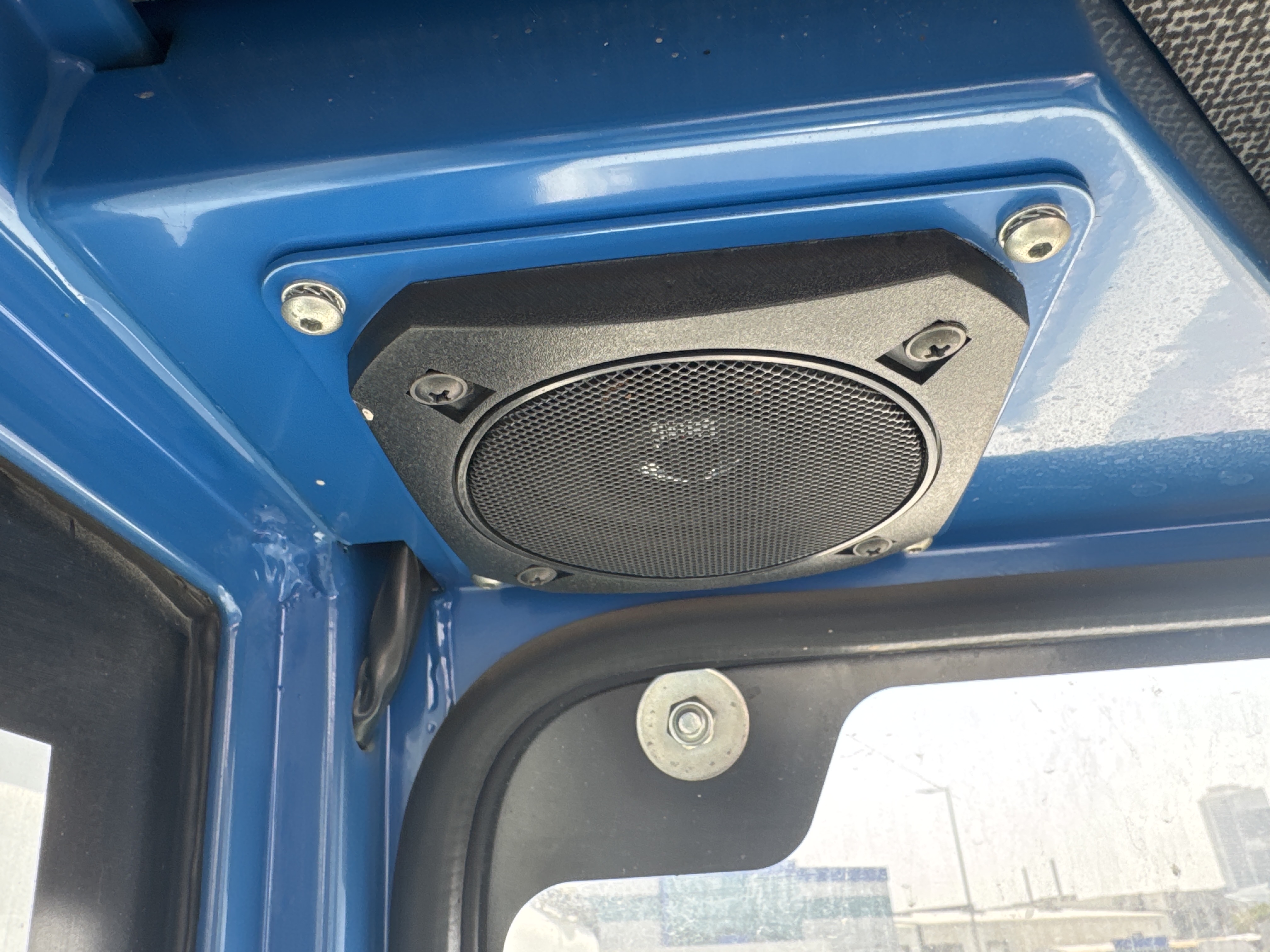 RTC-001-Manotti-ARM-550-Rough-terrain-cranes-inspection-Cabin-Radio-1