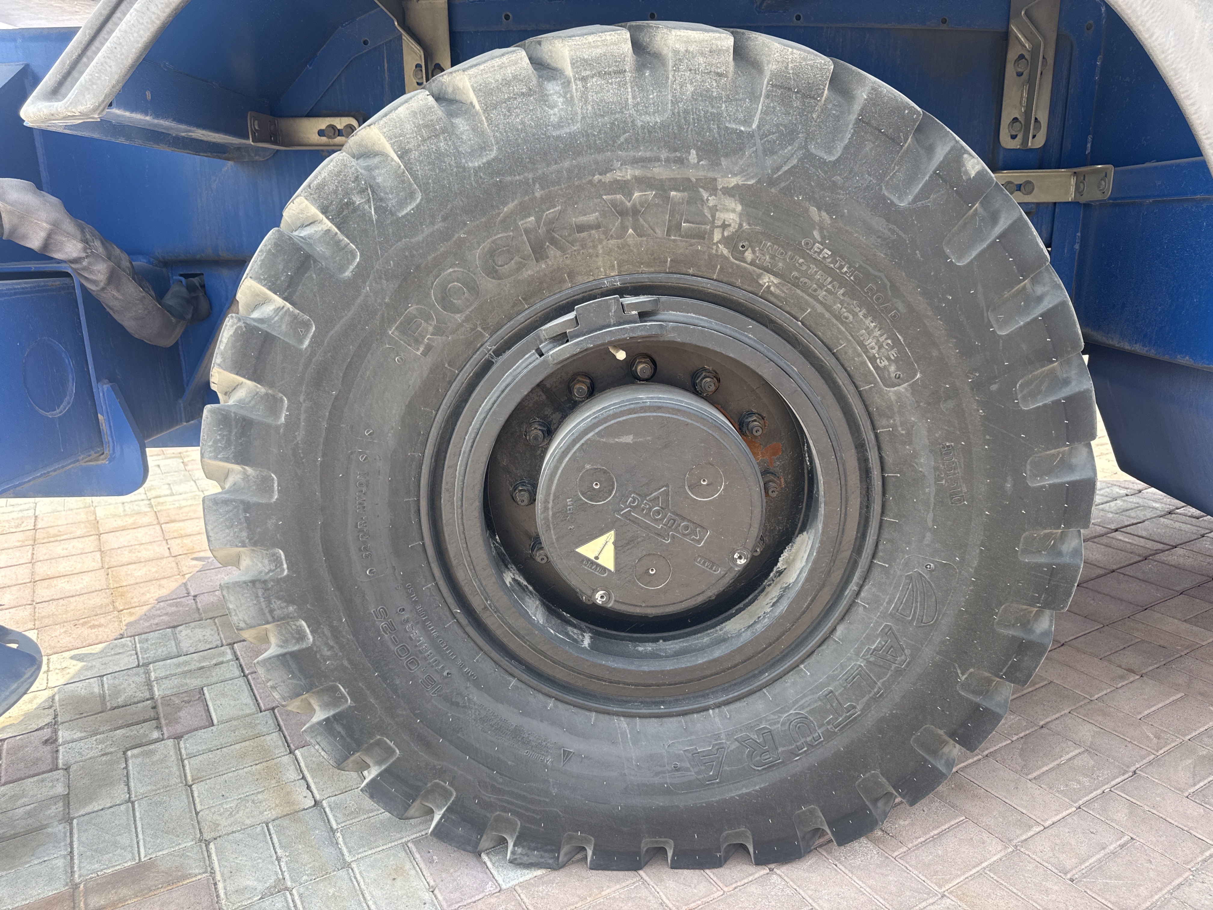 RTC-001-Manotti-ARM-550-Rough-terrain-cranes-inspection-Chassis-Tires-condition-1