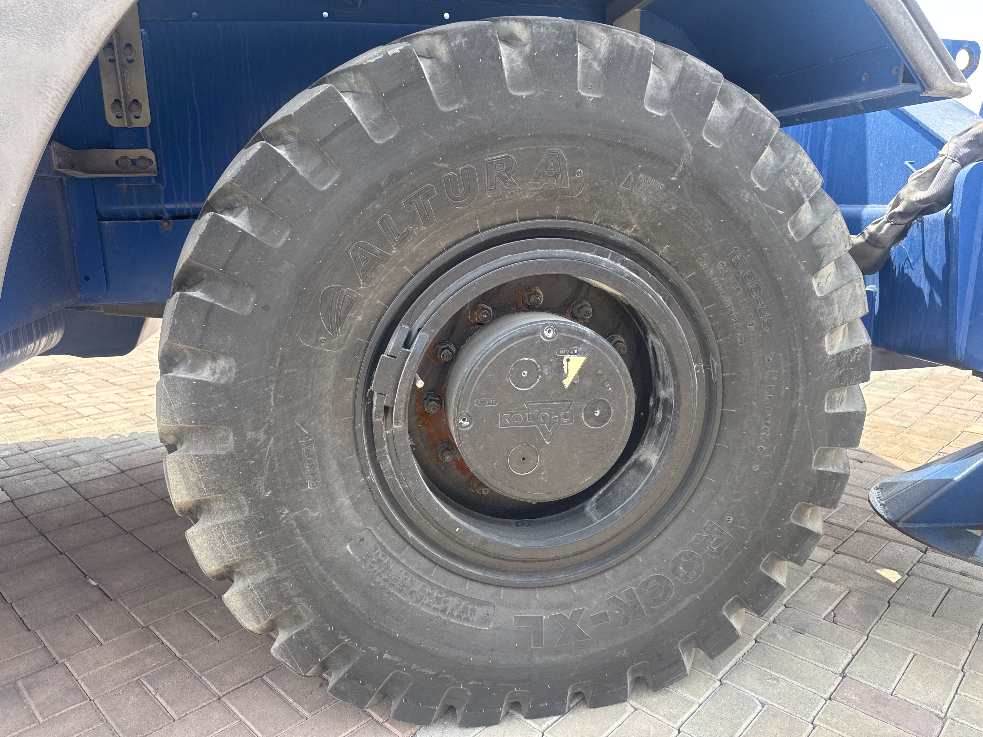 RTC-001-Manotti-ARM-550-Rough-terrain-cranes-inspection-Chassis-Tires-condition-1