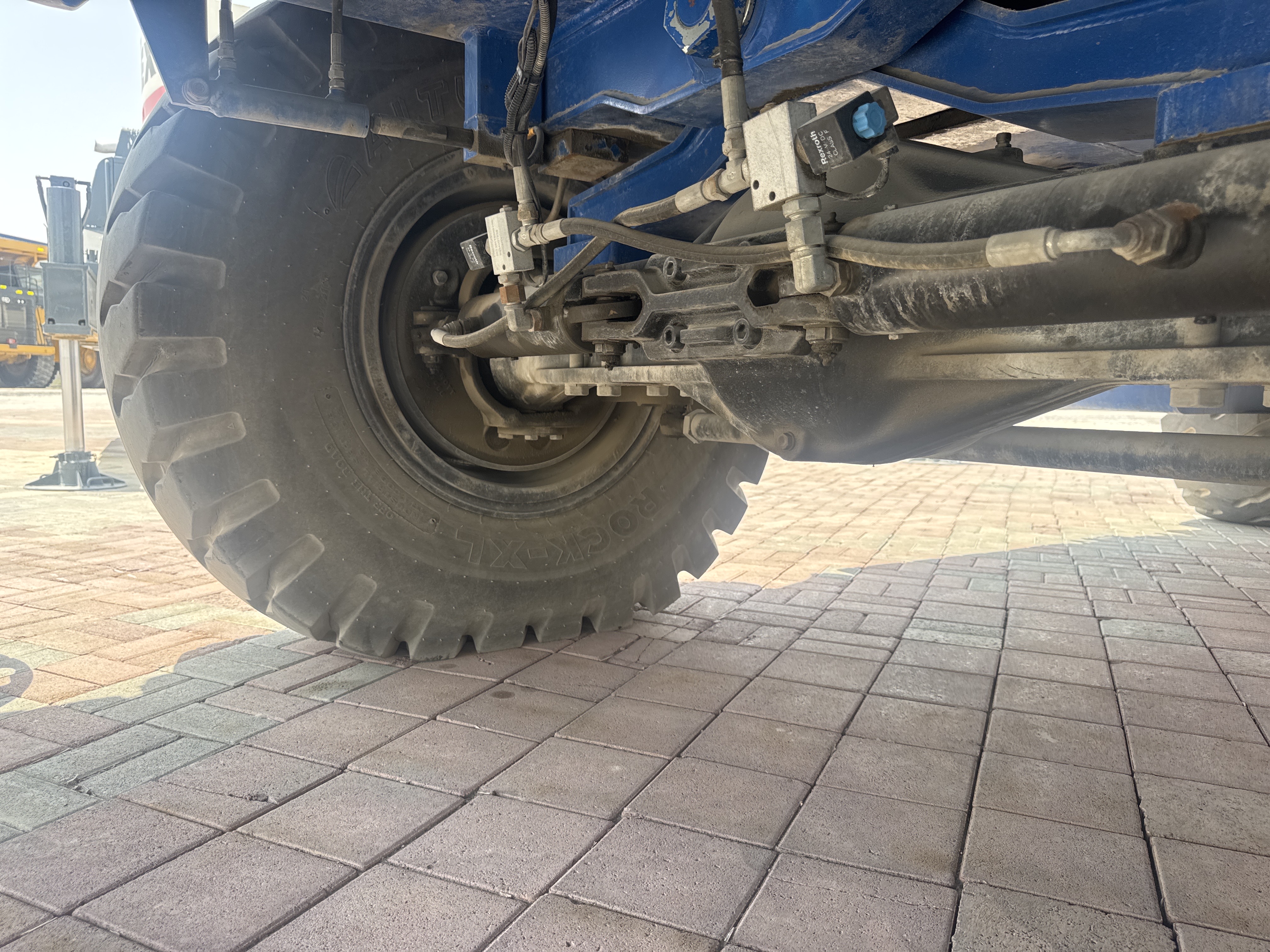 RTC-001-Manotti-ARM-550-Rough-terrain-cranes-inspection-Chassis-Wheel-hub-condition-1