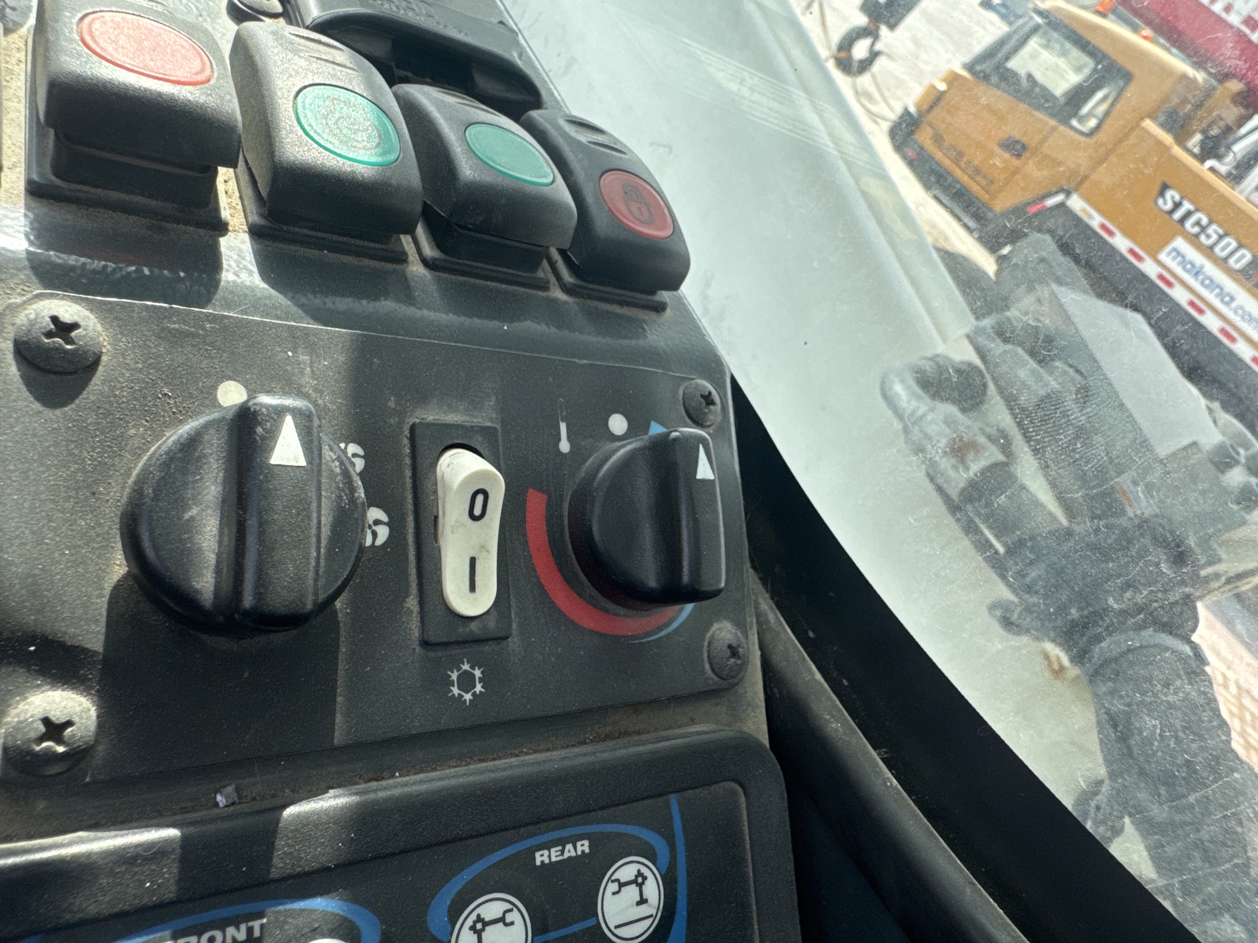 RTC-001-Manotti-ARM-550-Rough-terrain-cranes-inspection-Air-conditioning-A/C-control-panel-1