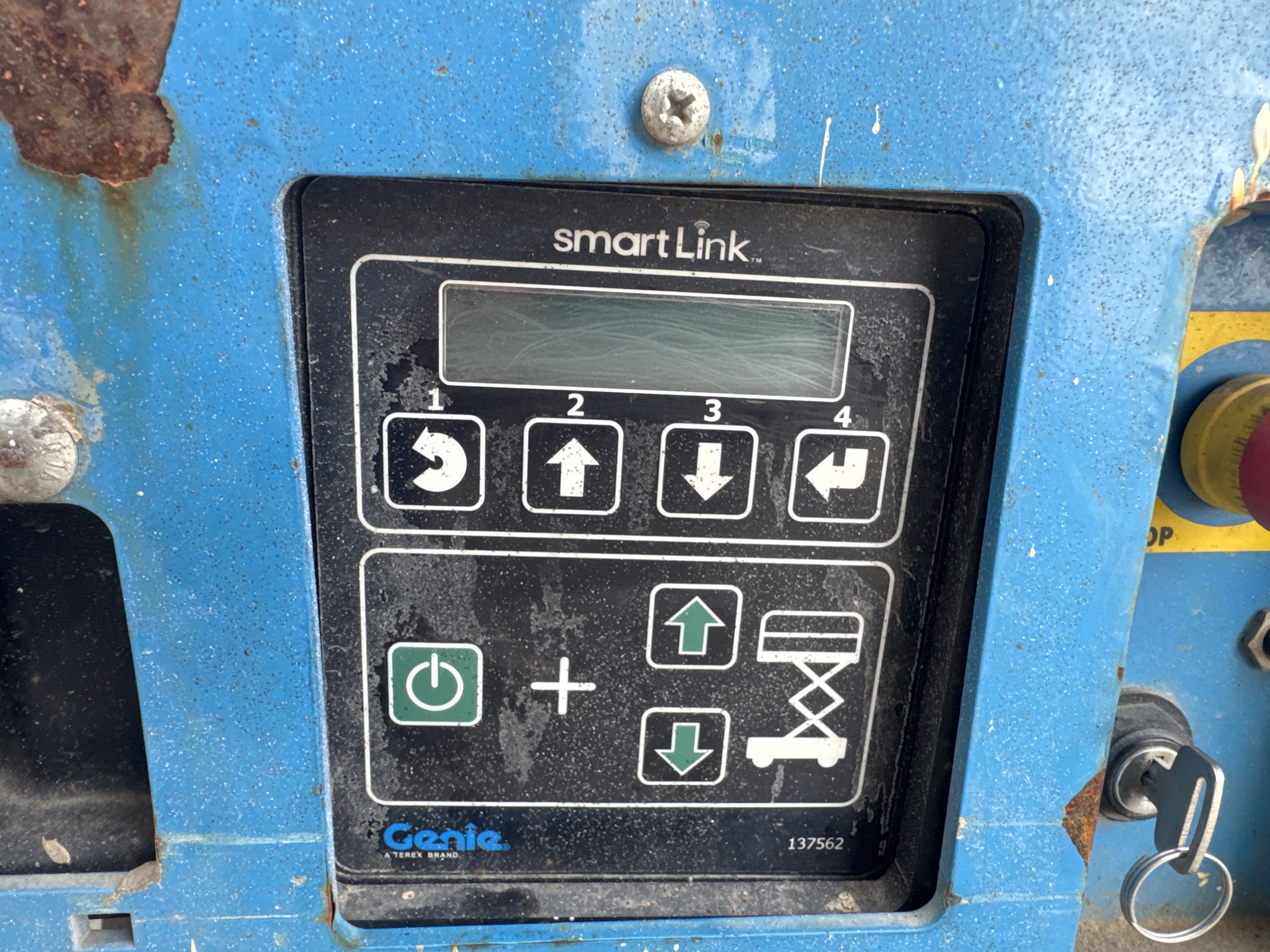 SLA-006-Genie-GS-4047-Scissor-lifts-inspection-Cabin-Ground-control-1