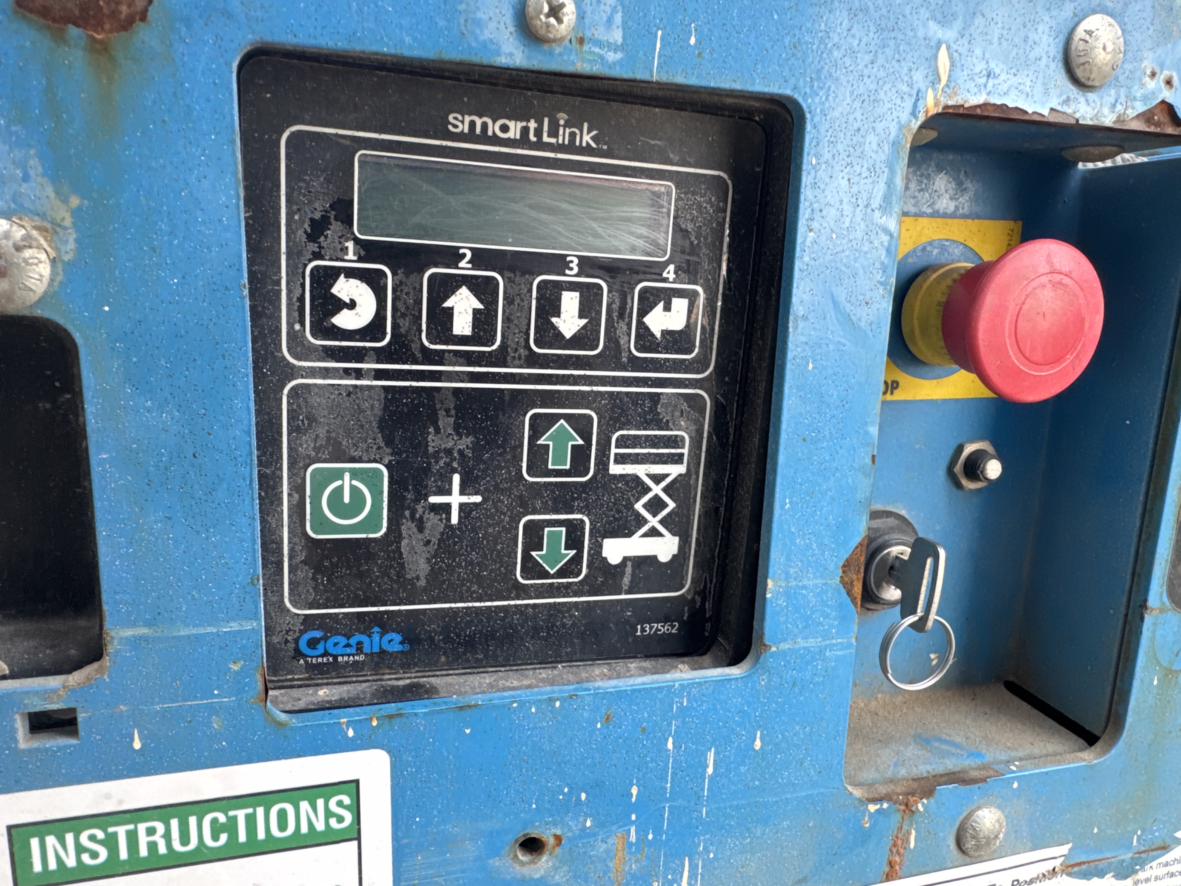 SLA-006-Genie-GS-4047-Scissor-lifts-inspection-Cabin-Ground-control-1