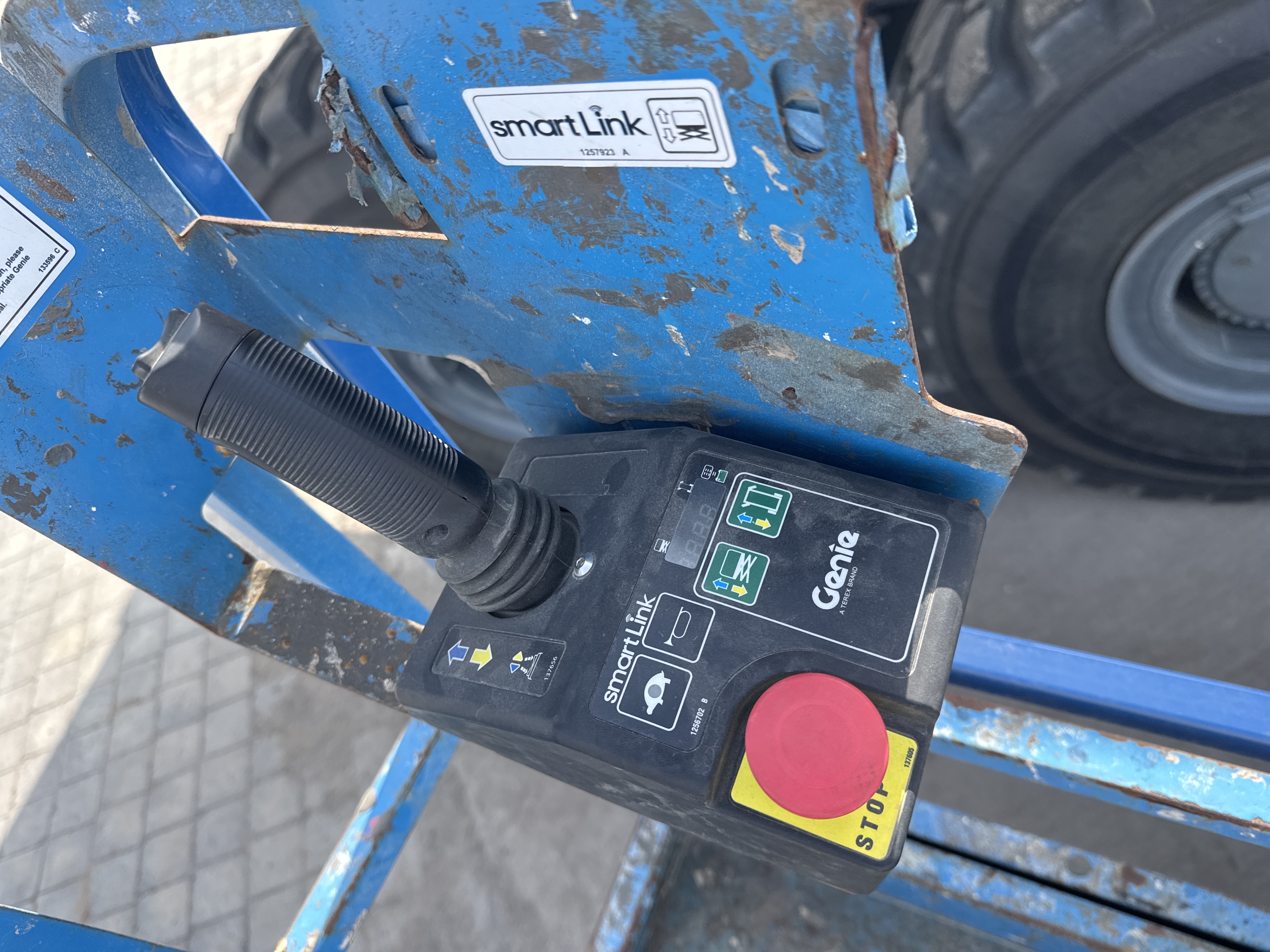 SLA-006-Genie-GS-4047-Scissor-lifts-inspection-Cabin-Platform-control-1
