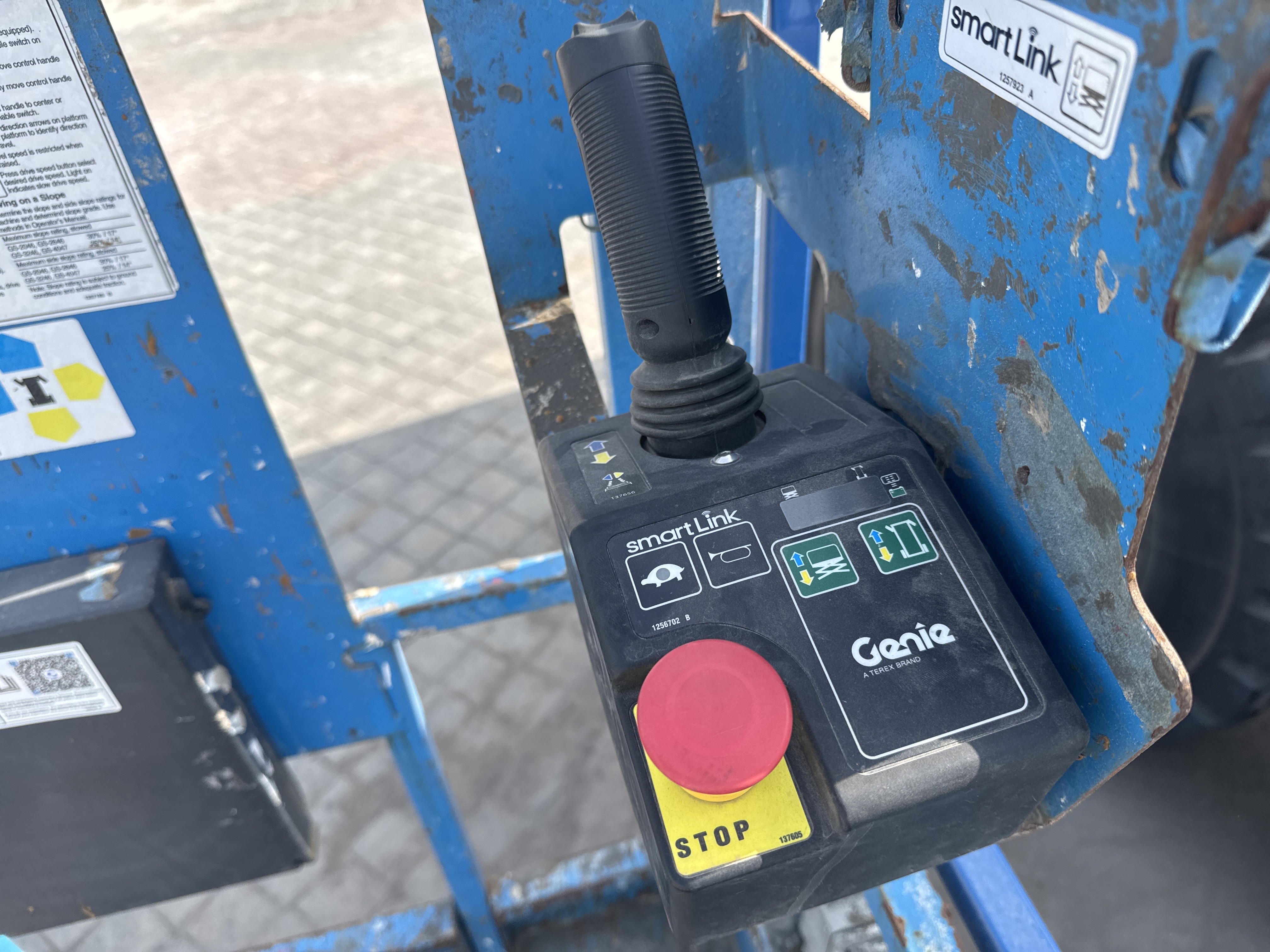 SLA-006-Genie-GS-4047-Scissor-lifts-inspection-Cabin-Platform-control-1