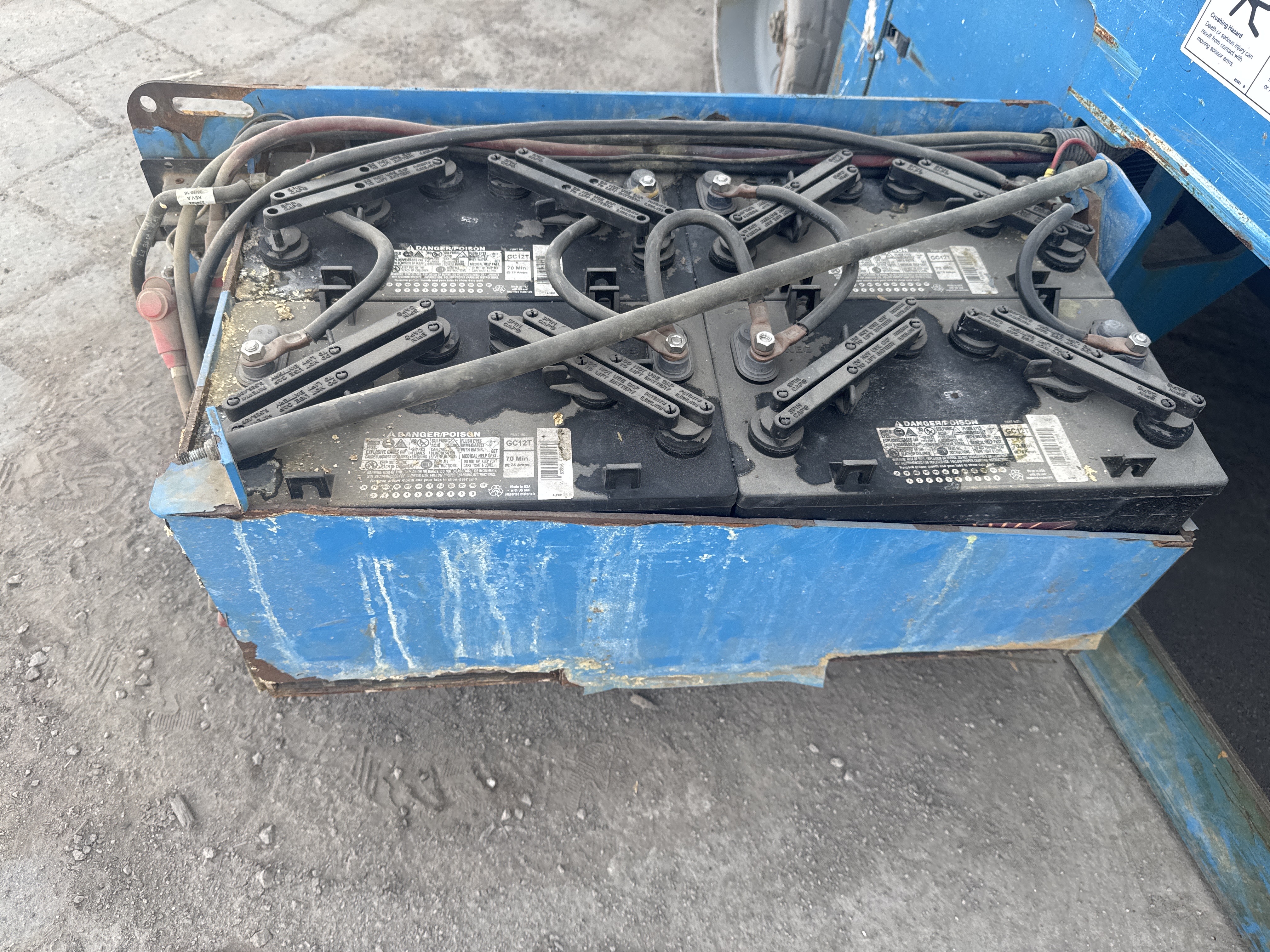 SLA-006-Genie-GS-4047-Scissor-lifts-inspection-Electronics-Battery-1
