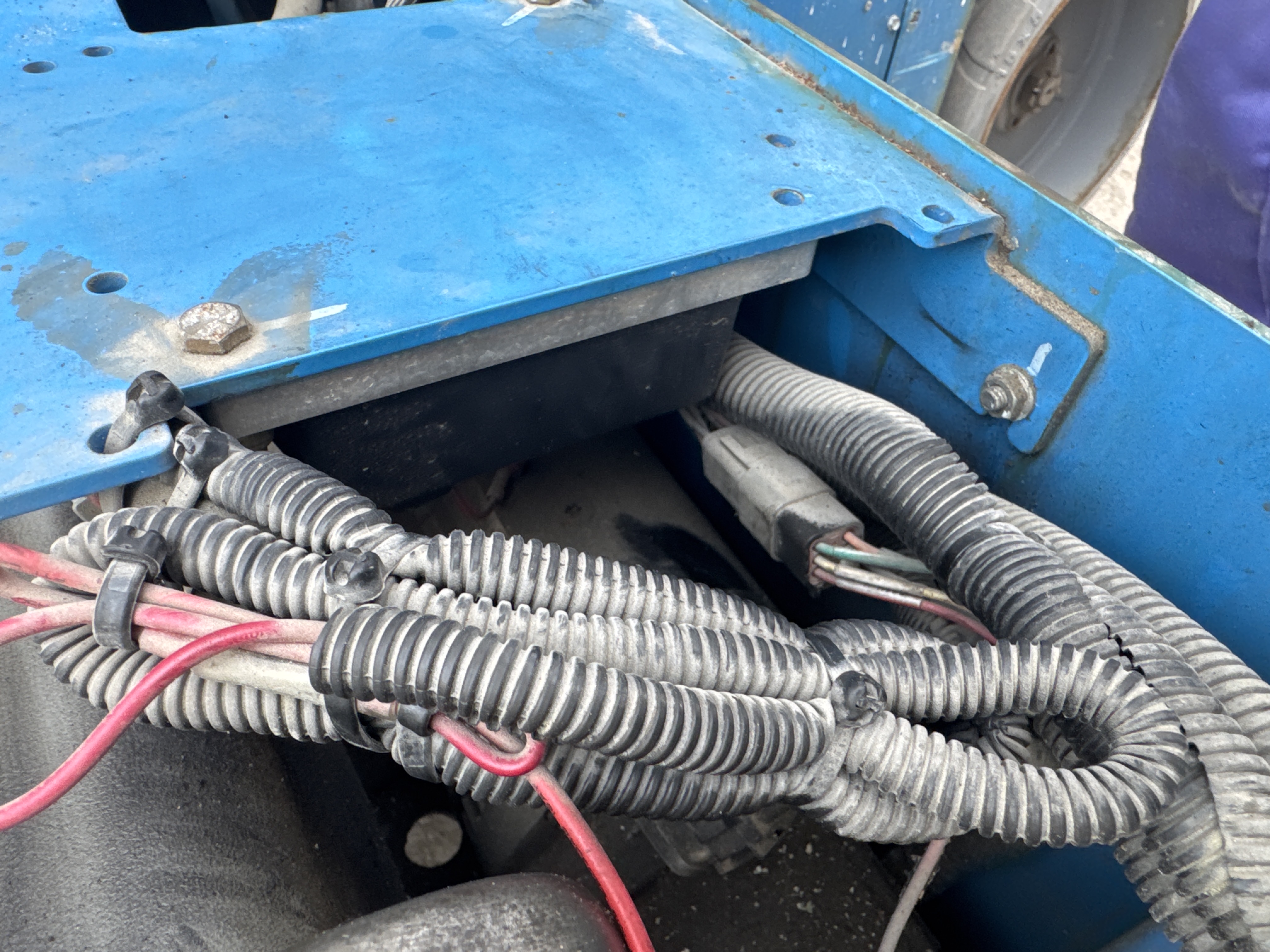 SLA-006-Genie-GS-4047-Scissor-lifts-inspection-Electronics-Main-harness-1