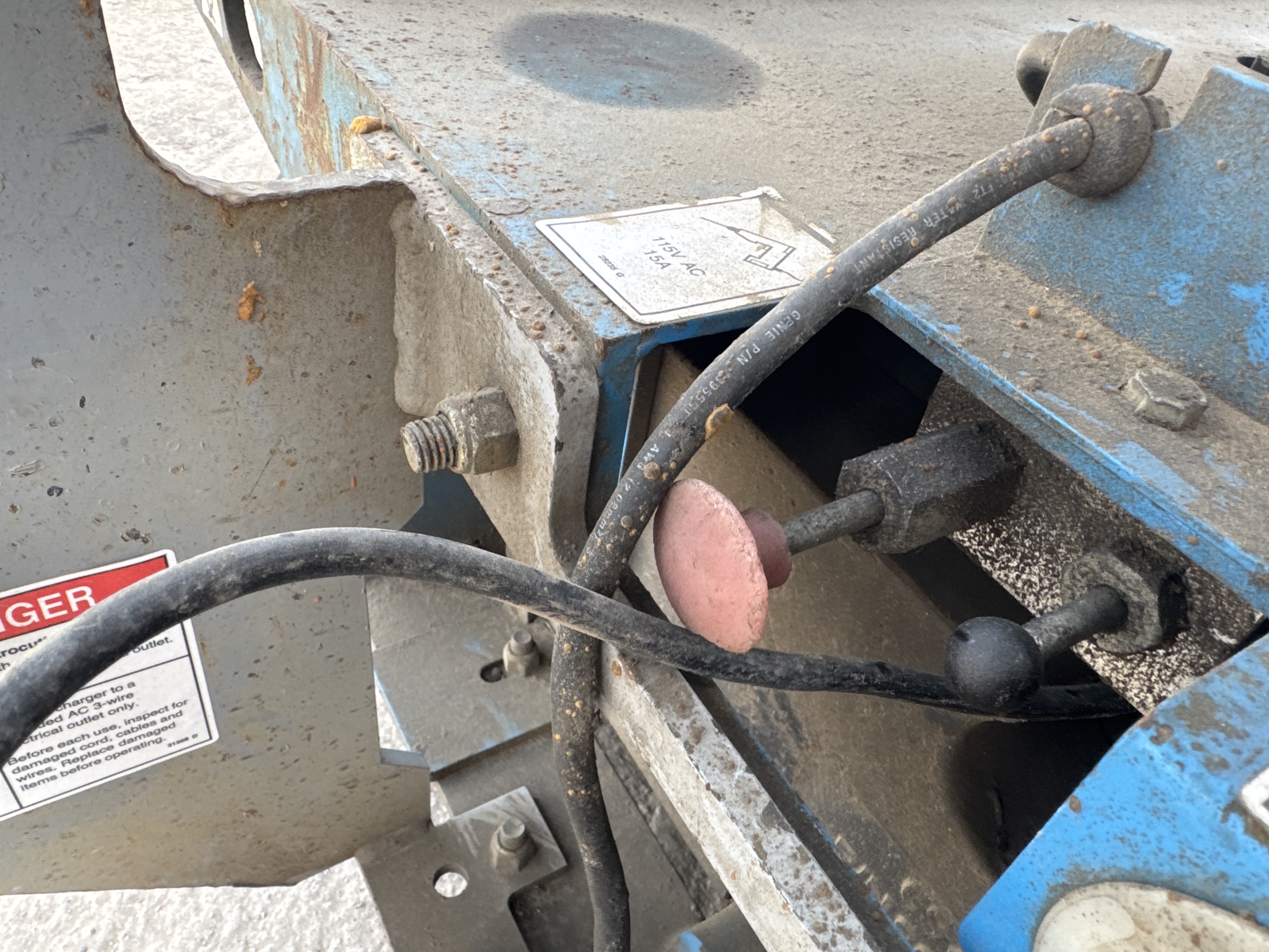 SLA-006-Genie-GS-4047-Scissor-lifts-inspection-Safety-Emergency-brake-1