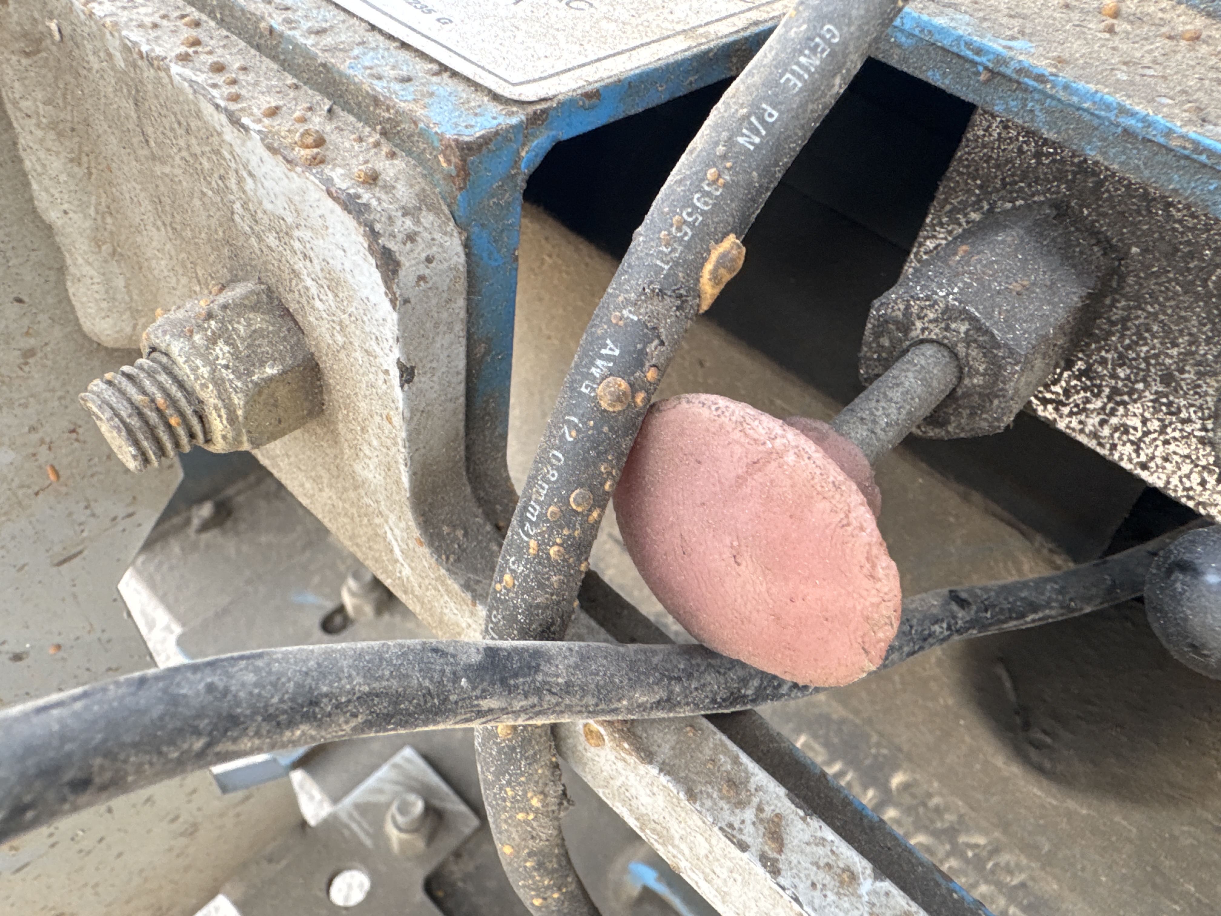 SLA-006-Genie-GS-4047-Scissor-lifts-inspection-Safety-Emergency-brake-1