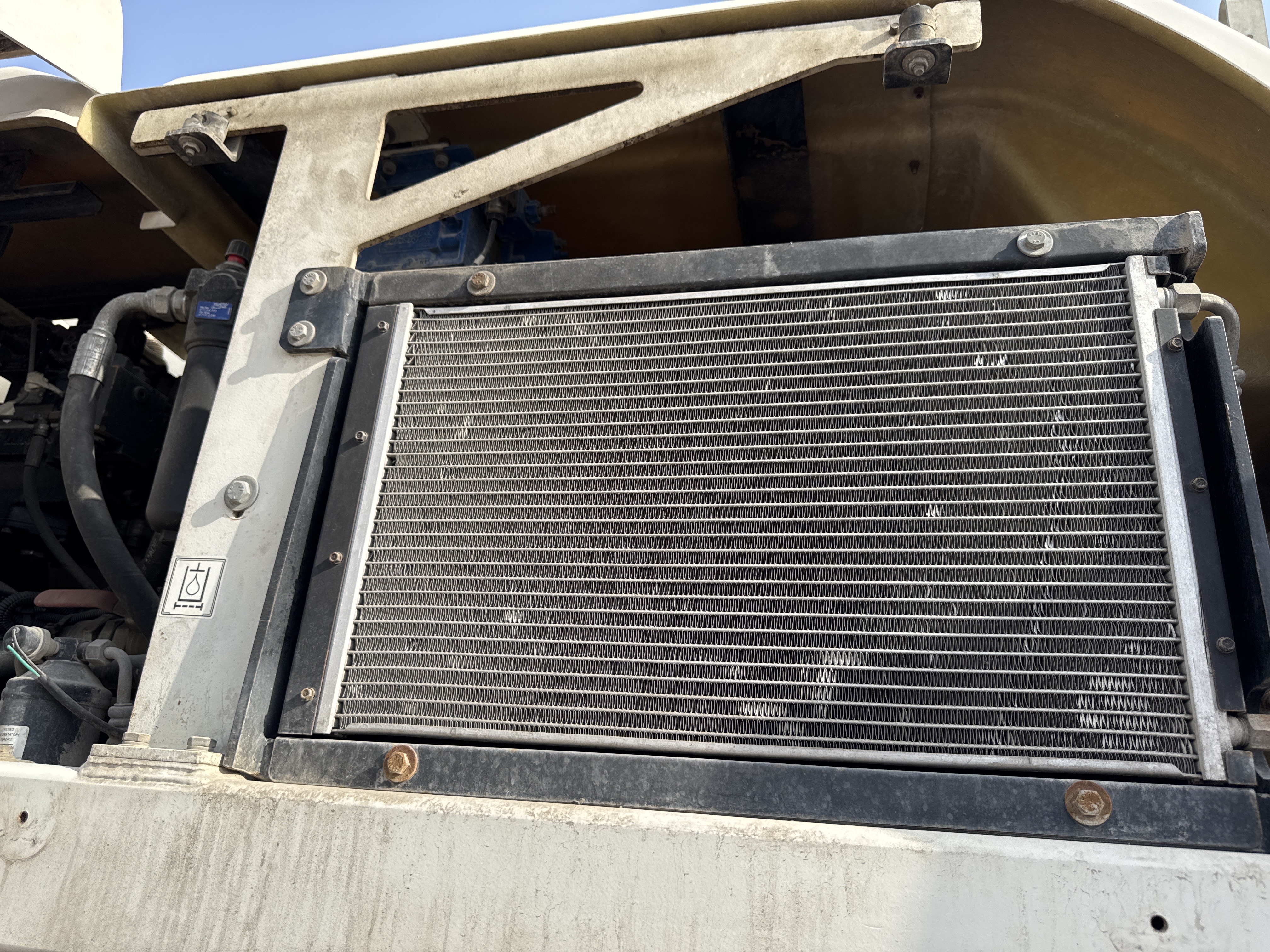 RTC-001-Manotti-ARM-550-Rough-terrain-cranes-inspection-Air-conditioning-A/C-compressor-1